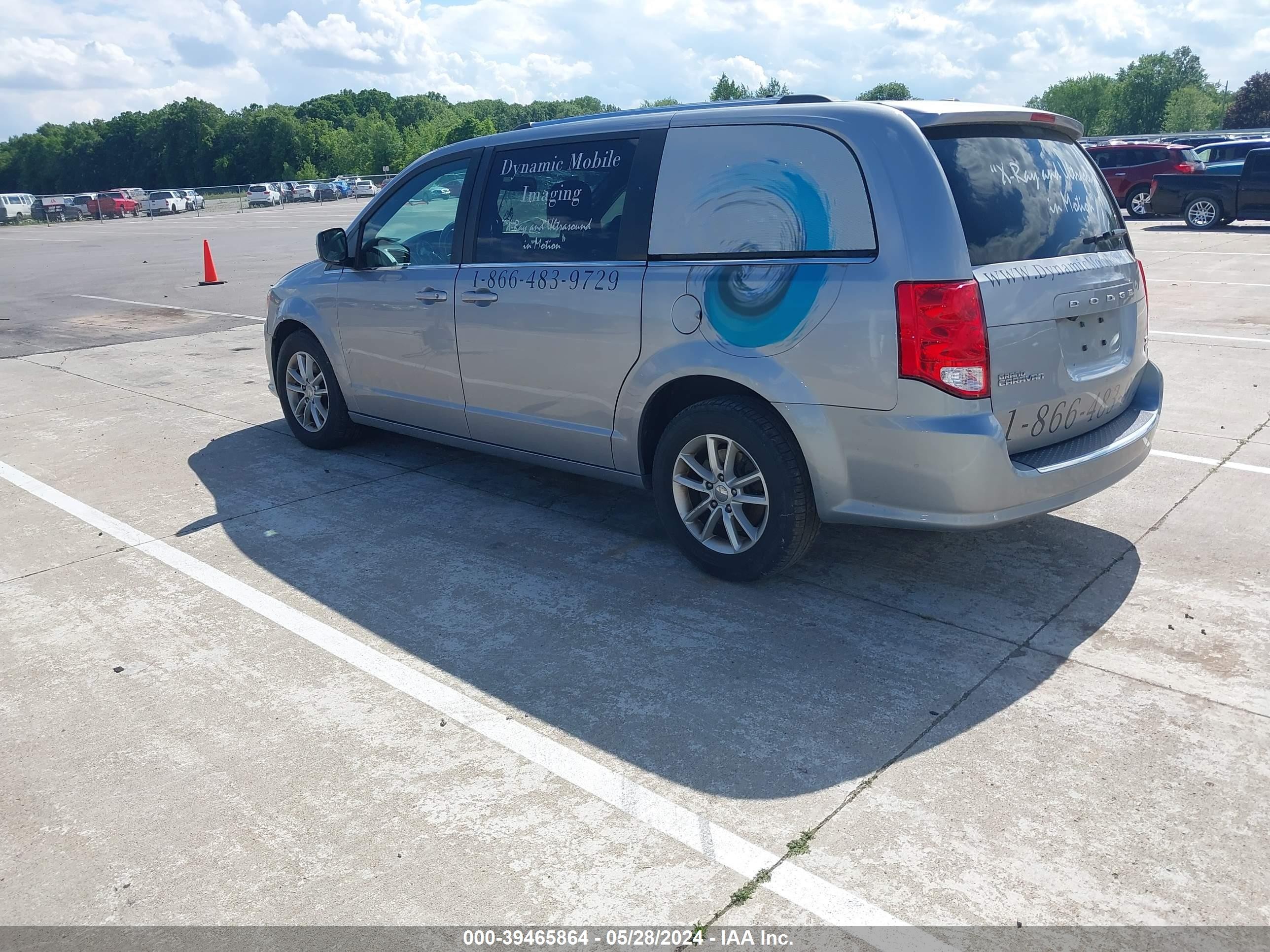 Photo 2 VIN: 2C4RDGCG3KR600999 - DODGE CARAVAN 