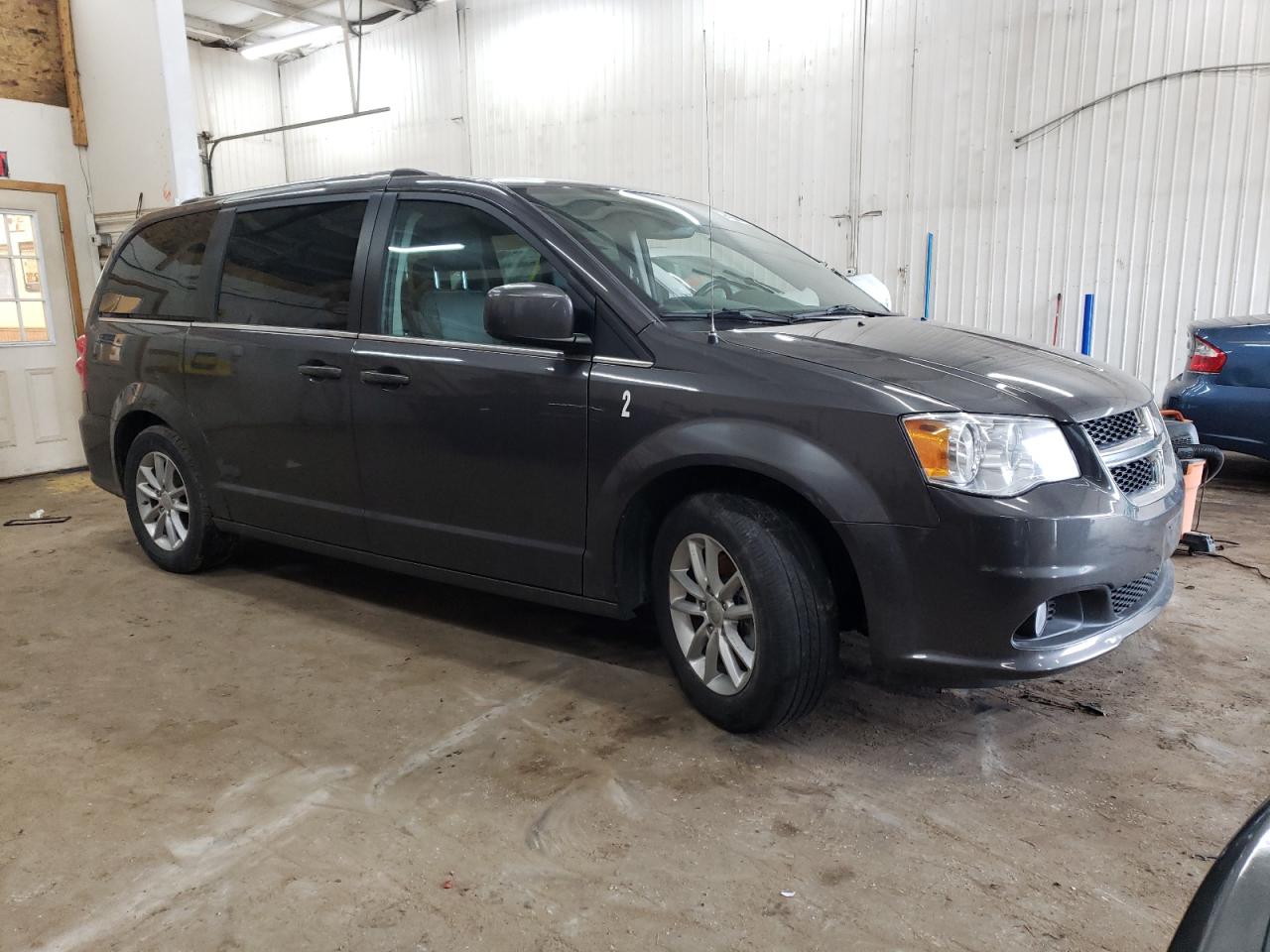 Photo 3 VIN: 2C4RDGCG3KR725050 - DODGE CARAVAN 