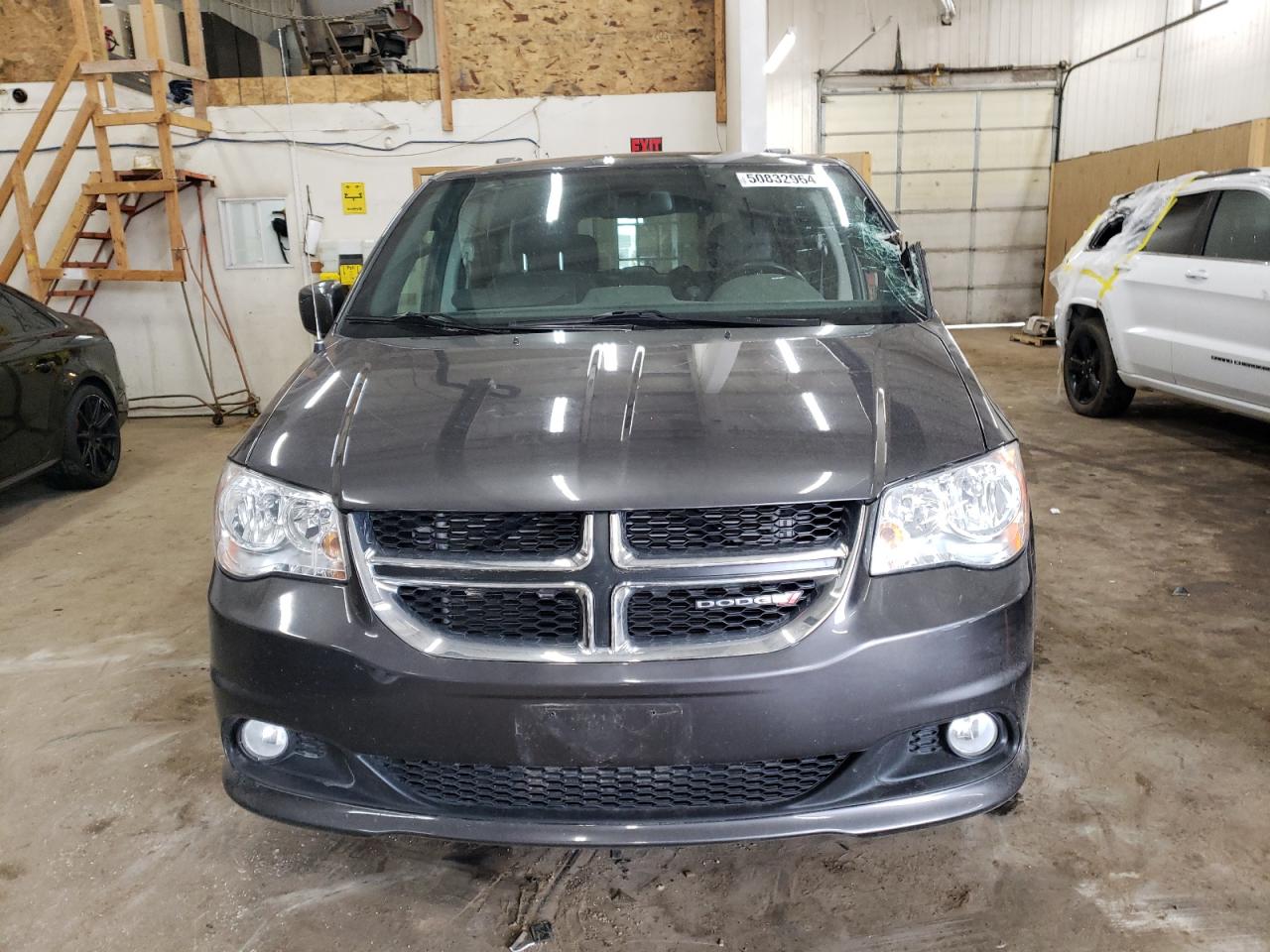 Photo 4 VIN: 2C4RDGCG3KR725050 - DODGE CARAVAN 