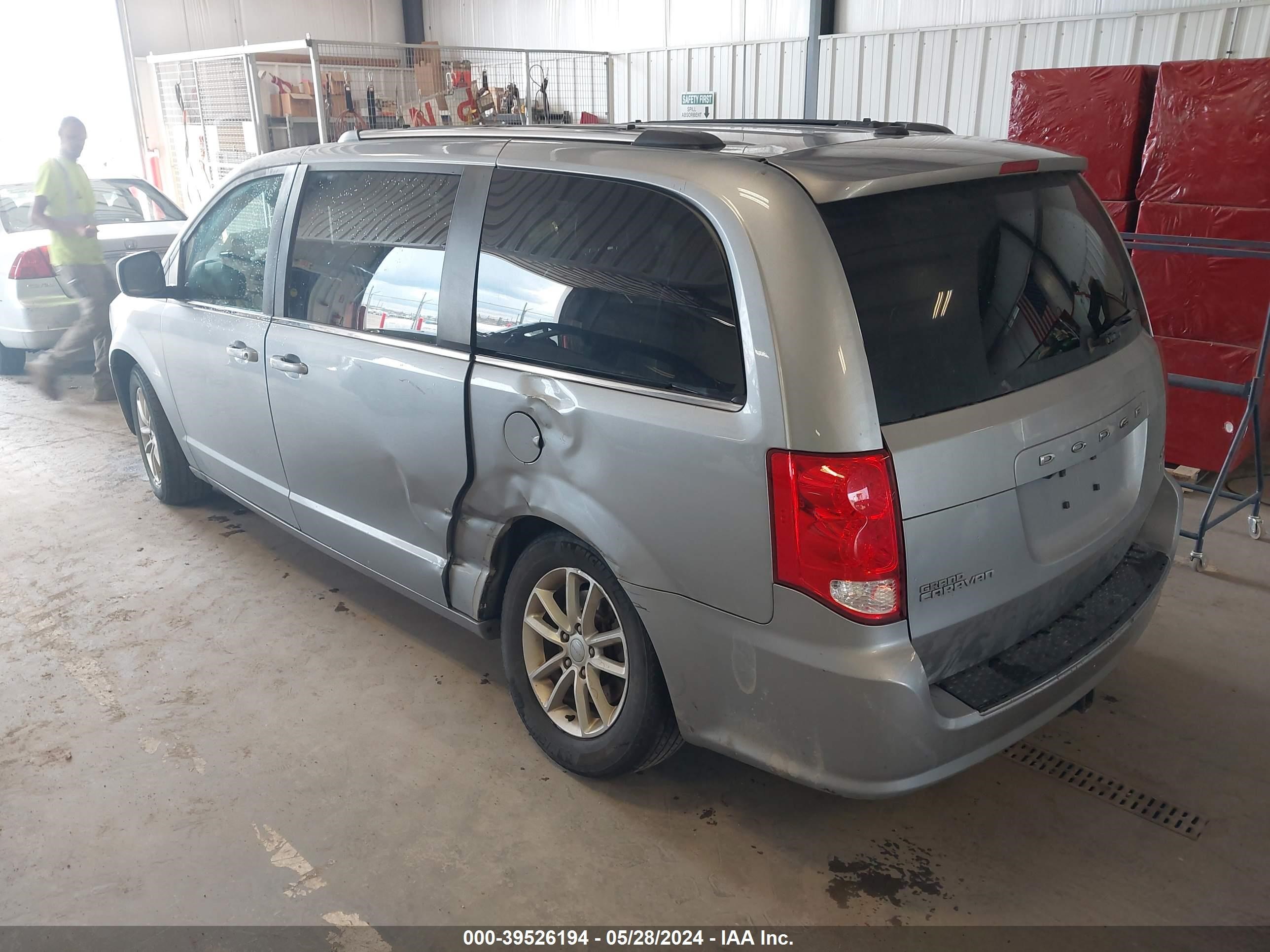 Photo 2 VIN: 2C4RDGCG3KR798063 - DODGE CARAVAN 