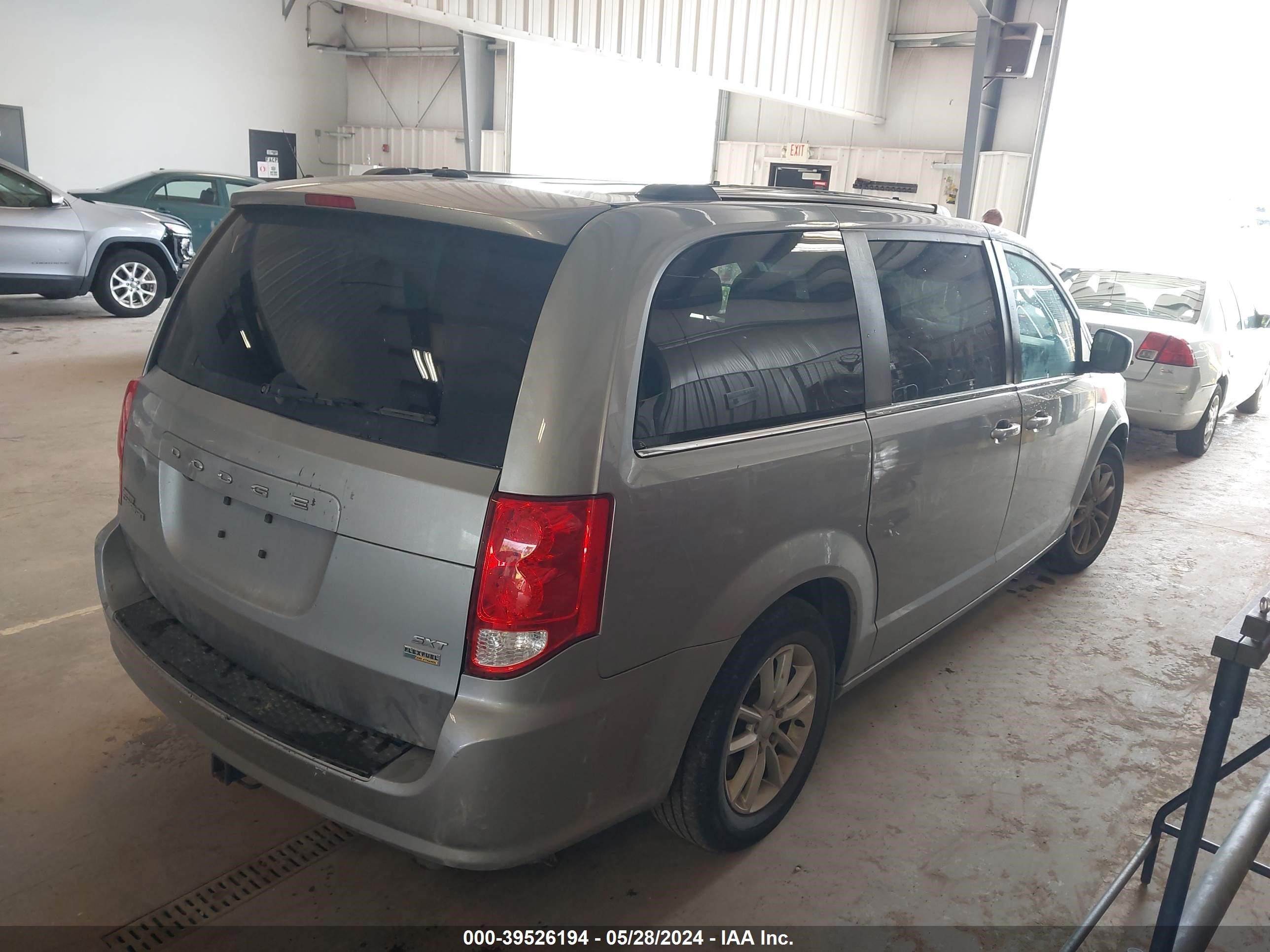 Photo 3 VIN: 2C4RDGCG3KR798063 - DODGE CARAVAN 