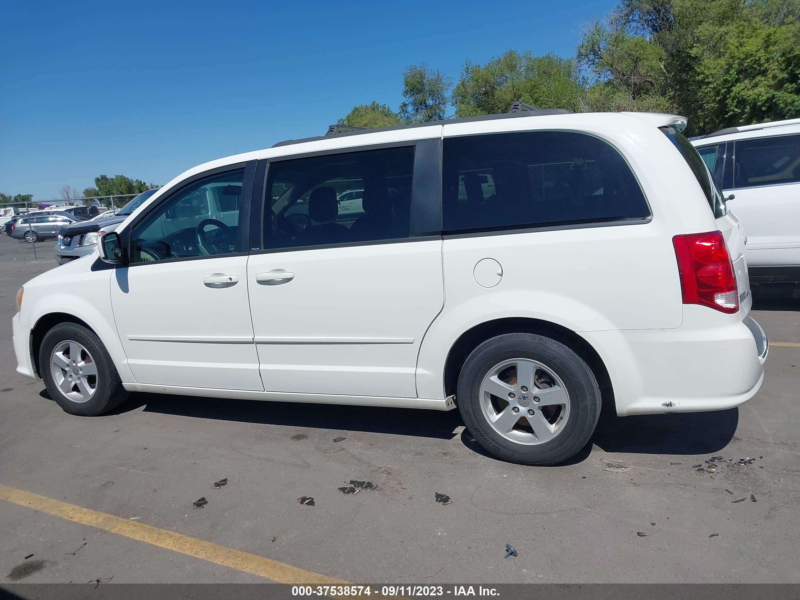 Photo 13 VIN: 2C4RDGCG4CR406192 - DODGE CARAVAN 