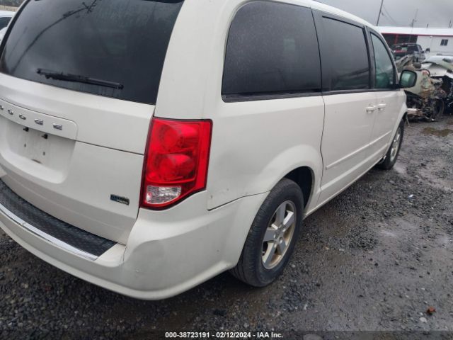 Photo 5 VIN: 2C4RDGCG4DR582810 - DODGE GRAND CARAVAN 