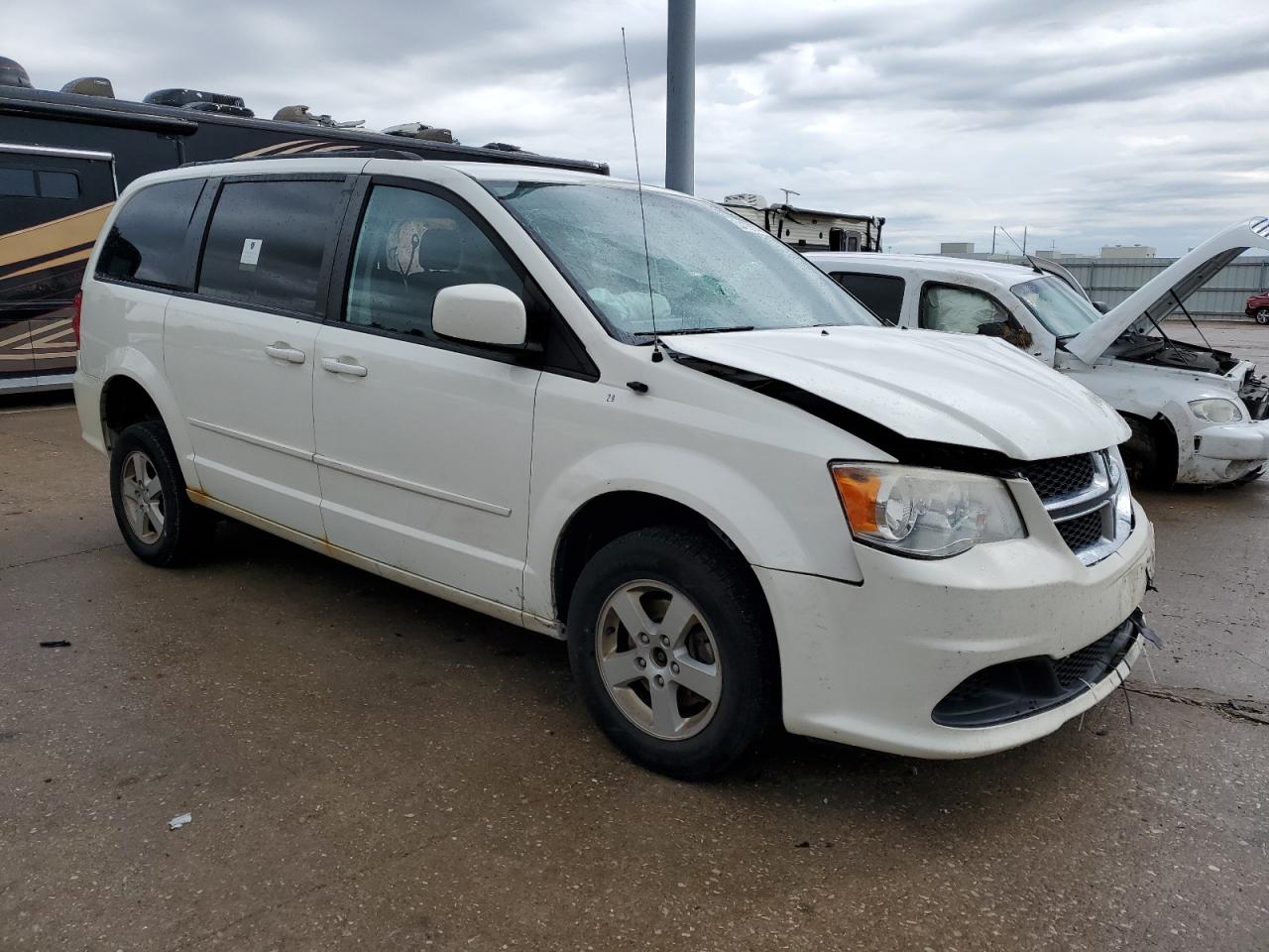 Photo 3 VIN: 2C4RDGCG4DR627129 - DODGE CARAVAN 