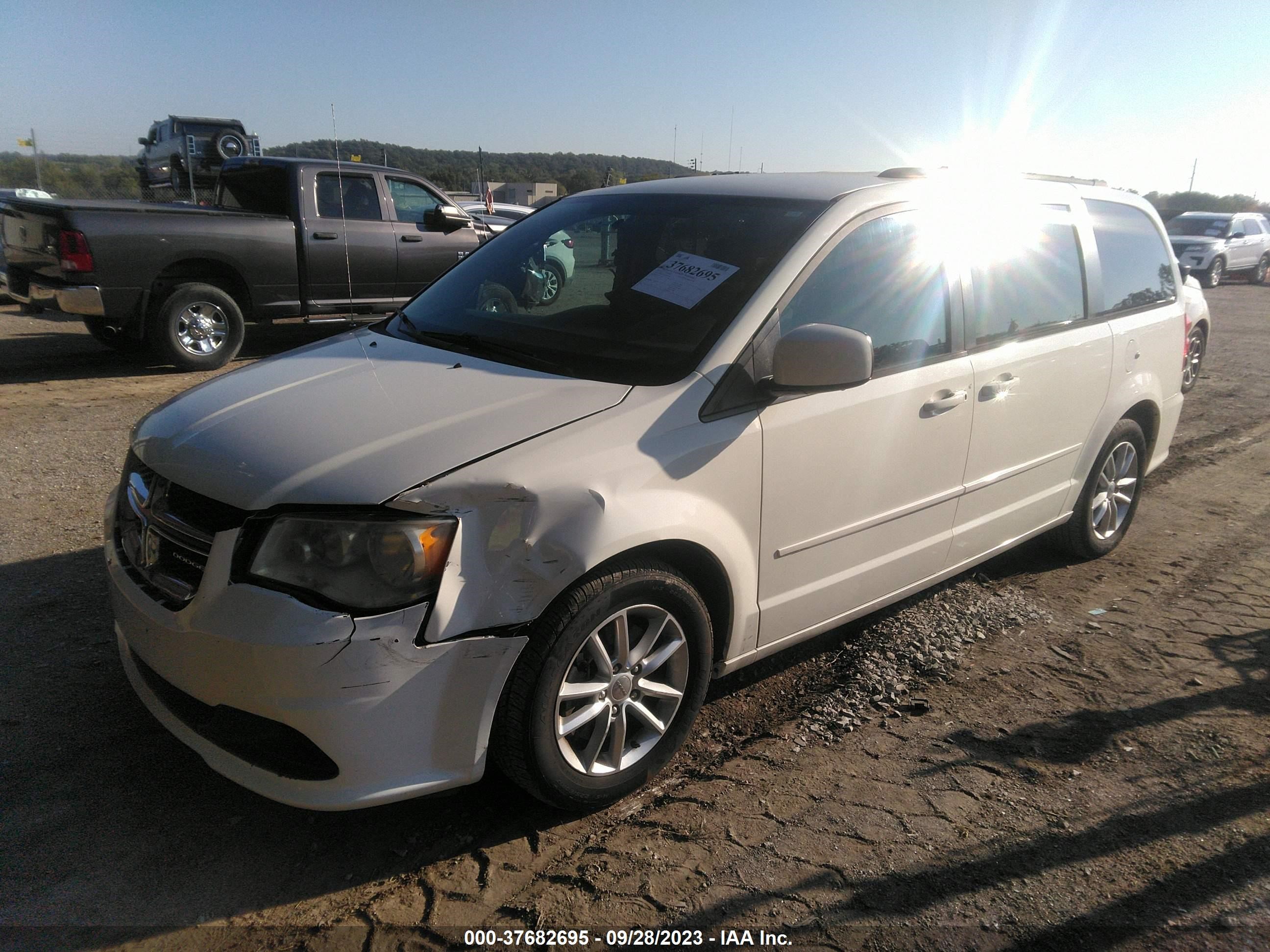 Photo 1 VIN: 2C4RDGCG4DR773501 - DODGE CARAVAN 