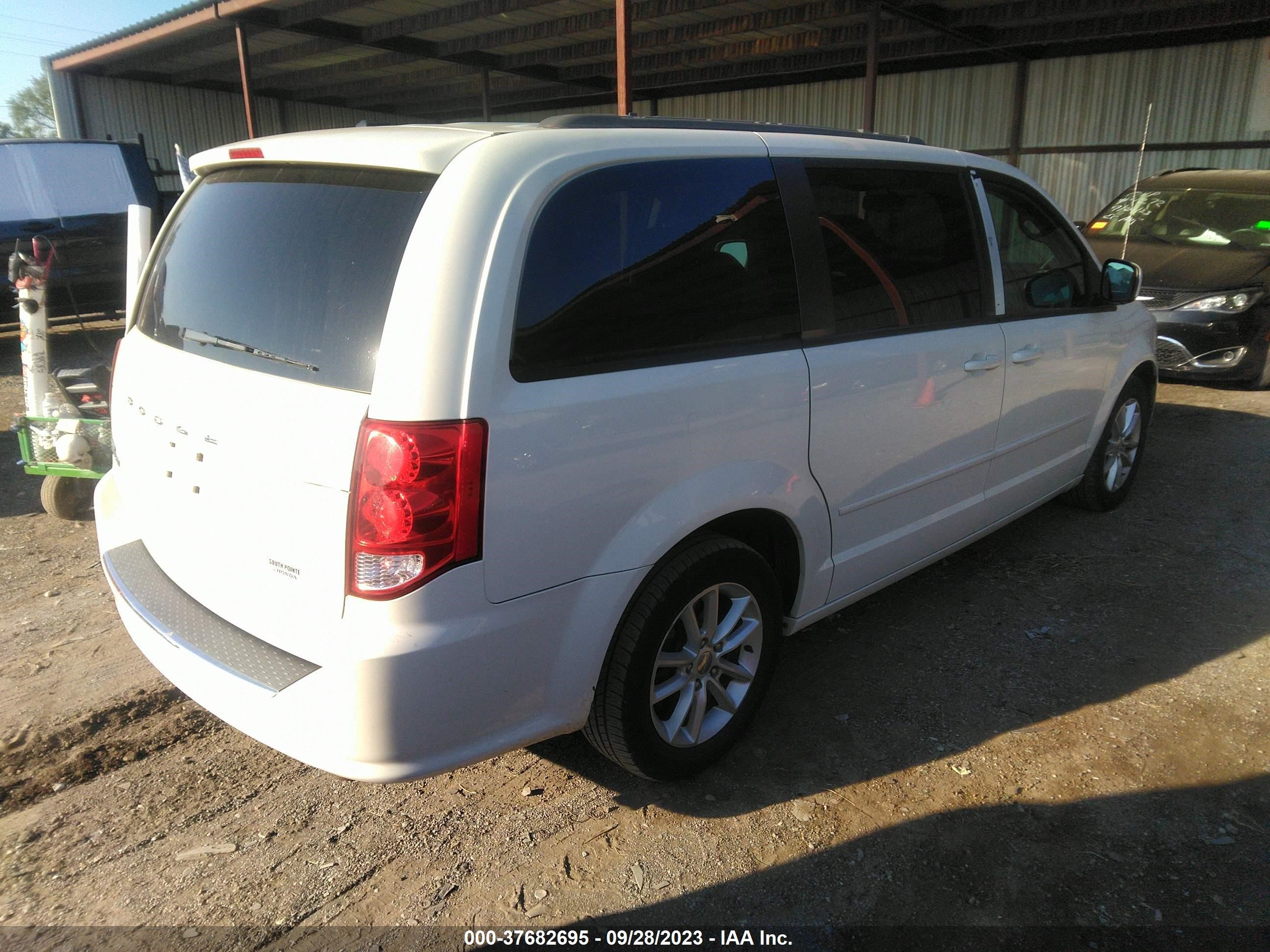 Photo 3 VIN: 2C4RDGCG4DR773501 - DODGE CARAVAN 