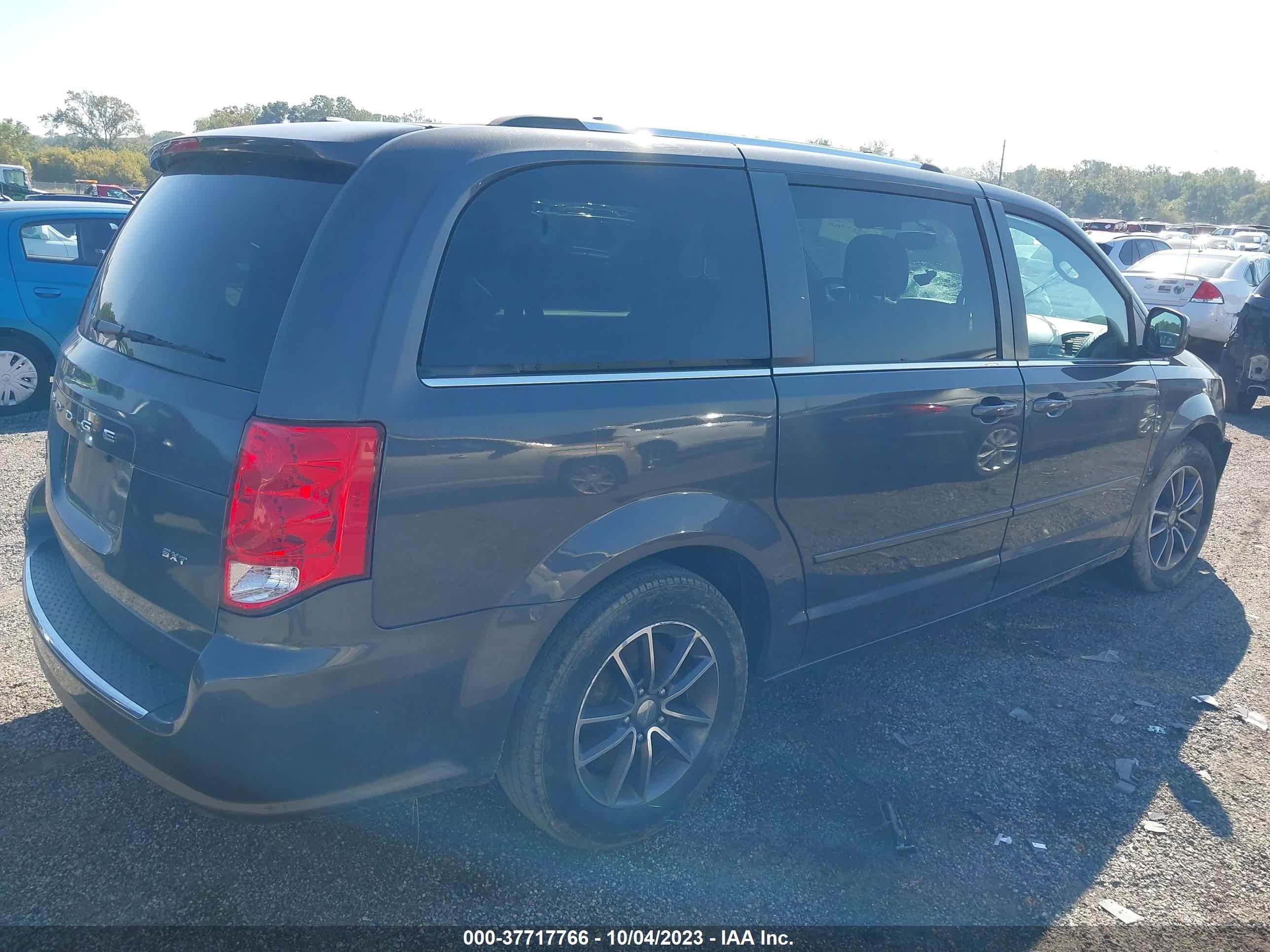 Photo 3 VIN: 2C4RDGCG4GR154868 - DODGE CARAVAN 