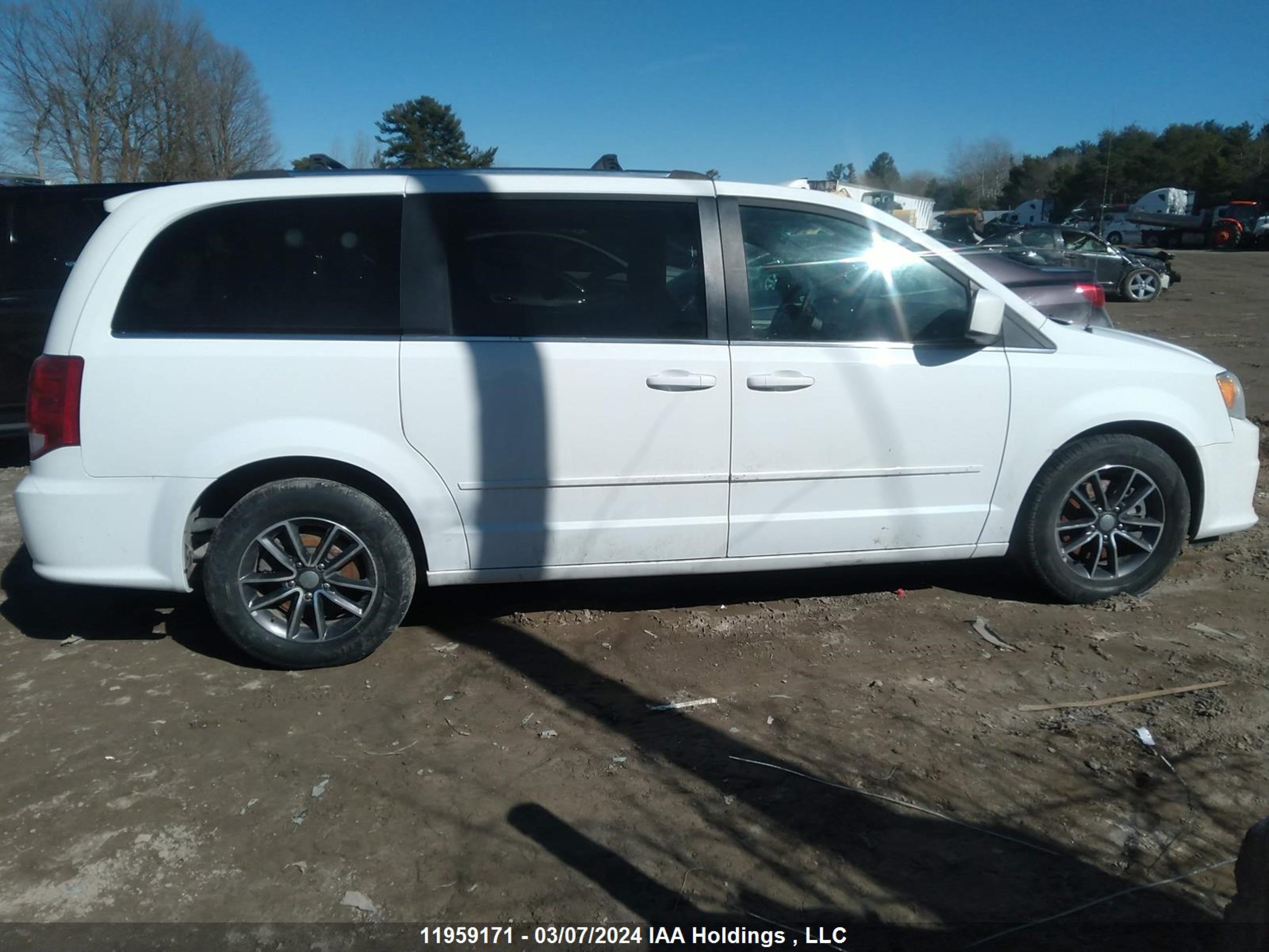 Photo 12 VIN: 2C4RDGCG4HR604567 - DODGE CARAVAN 