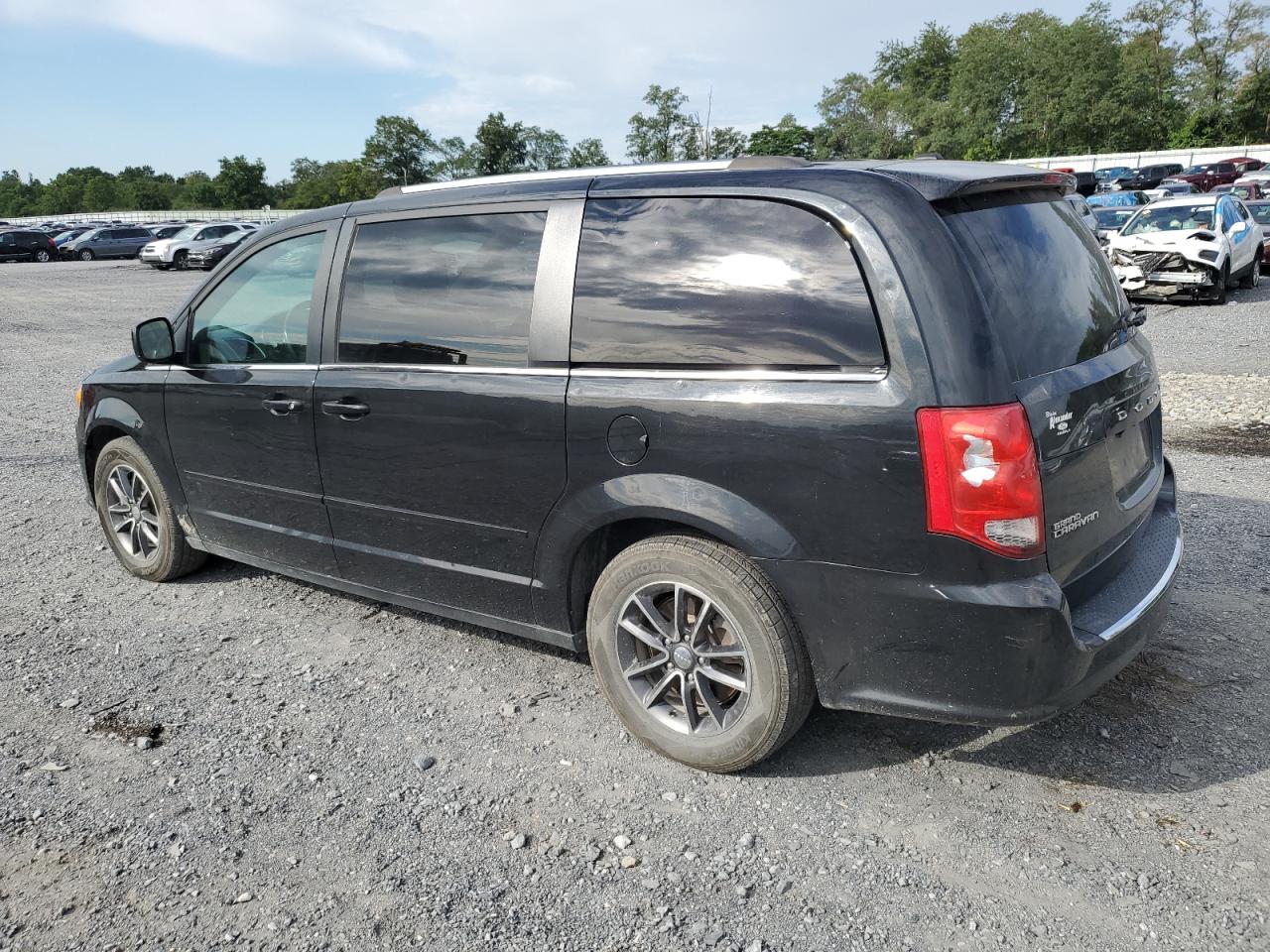 Photo 1 VIN: 2C4RDGCG4HR862796 - DODGE CARAVAN 