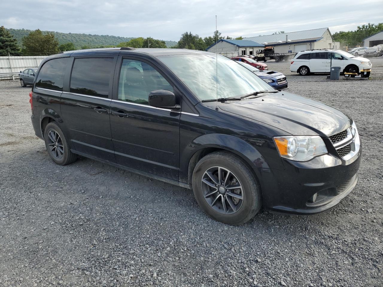 Photo 3 VIN: 2C4RDGCG4HR862796 - DODGE CARAVAN 