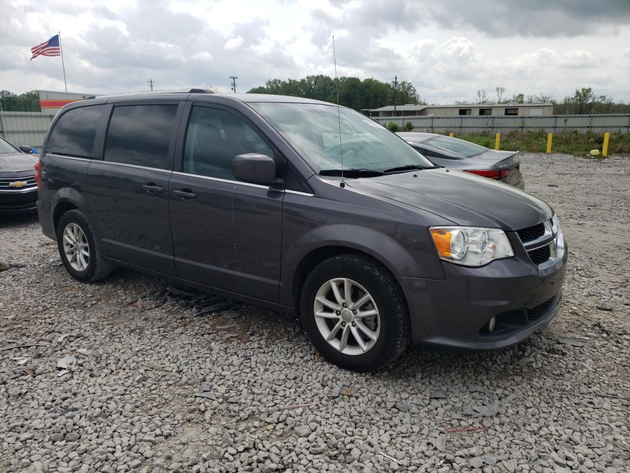 Photo 3 VIN: 2C4RDGCG4JR326520 - DODGE CARAVAN 