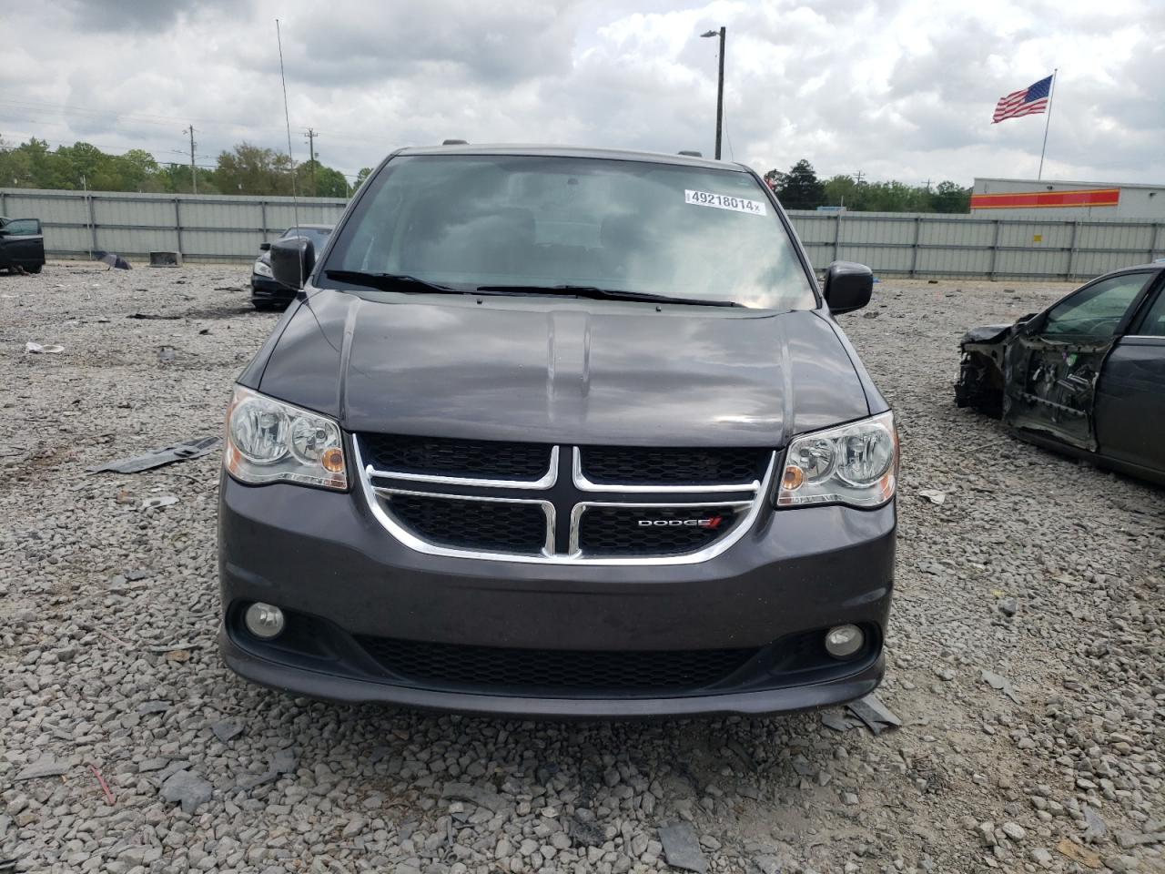 Photo 4 VIN: 2C4RDGCG4JR326520 - DODGE CARAVAN 