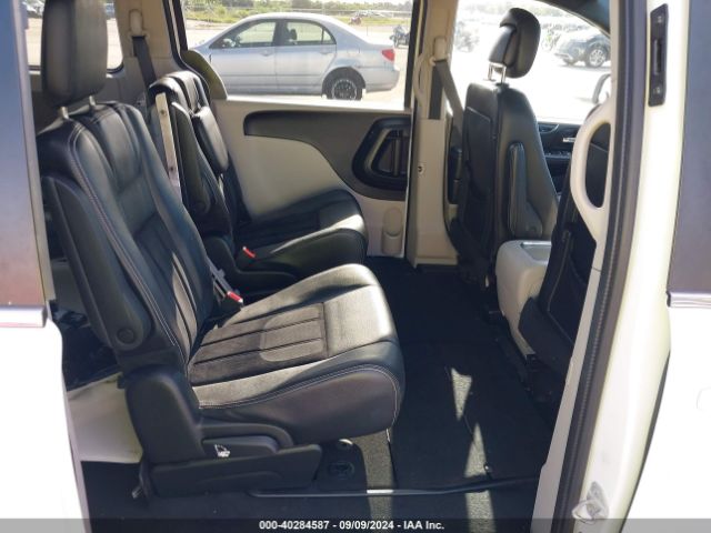 Photo 7 VIN: 2C4RDGCG4JR327103 - DODGE GRAND CARAVAN 