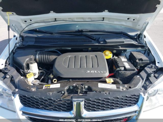 Photo 9 VIN: 2C4RDGCG4JR327103 - DODGE GRAND CARAVAN 