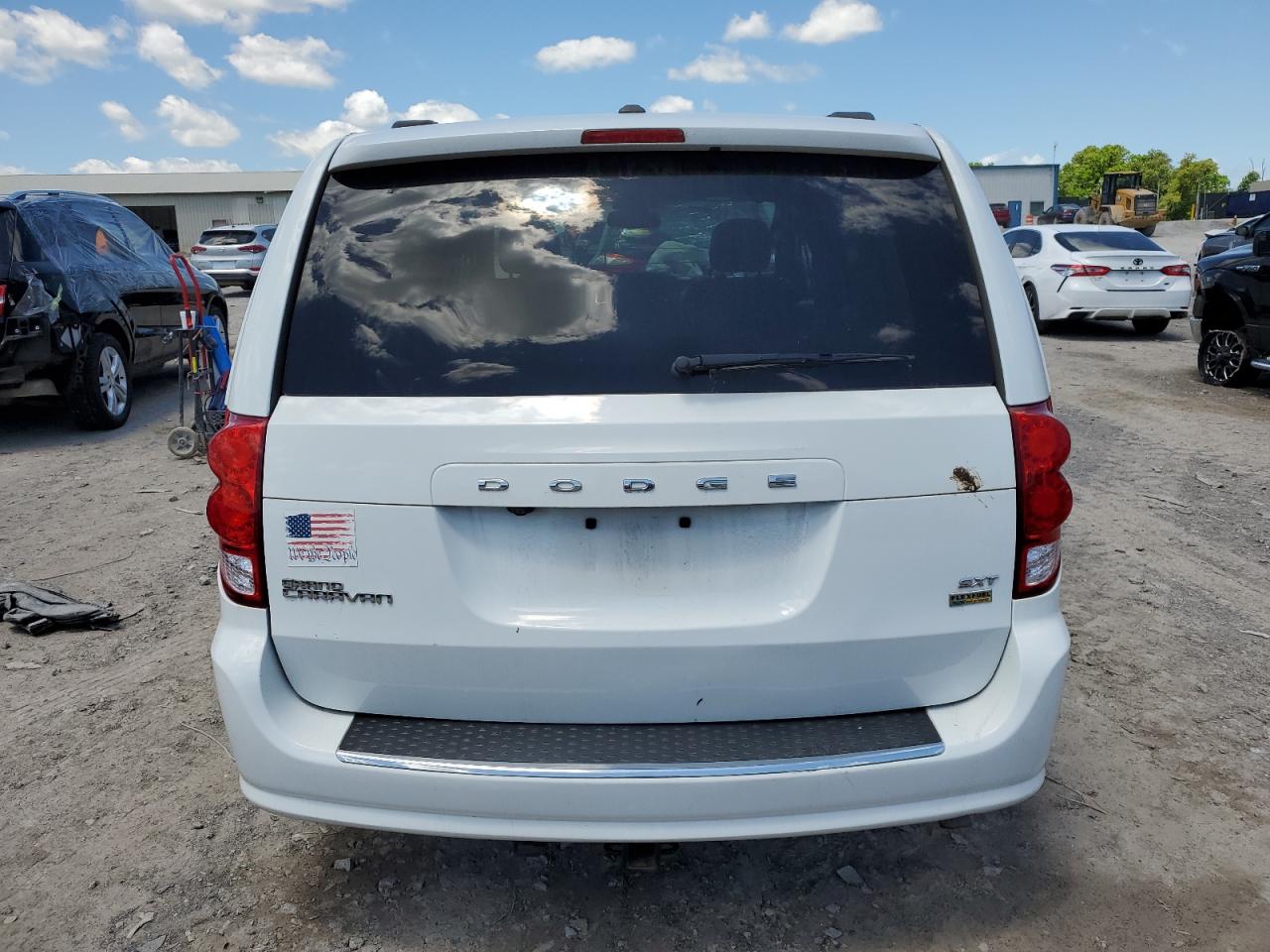 Photo 5 VIN: 2C4RDGCG4KR656207 - DODGE CARAVAN 