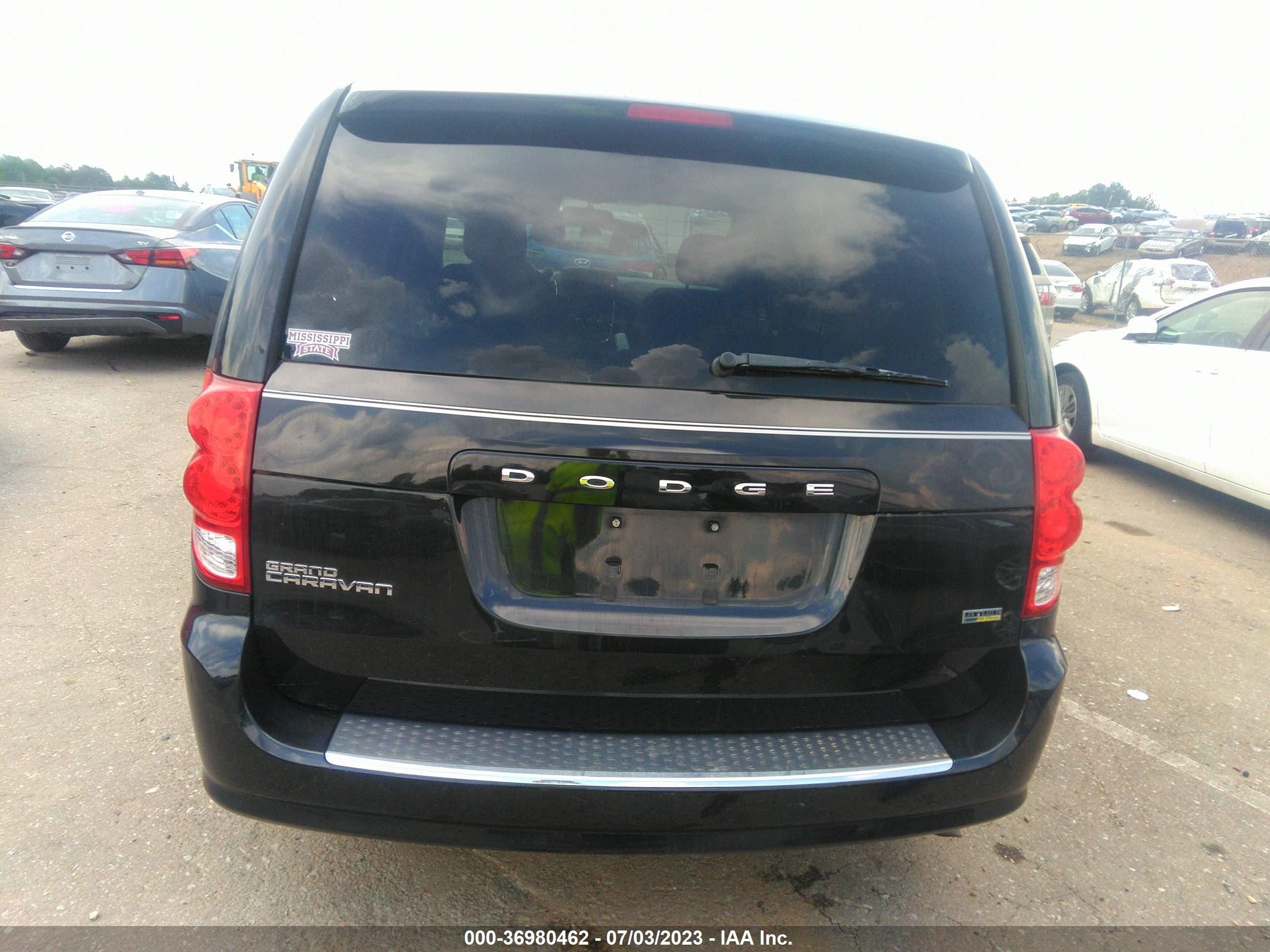 Photo 16 VIN: 2C4RDGCG5DR502642 - DODGE CARAVAN 