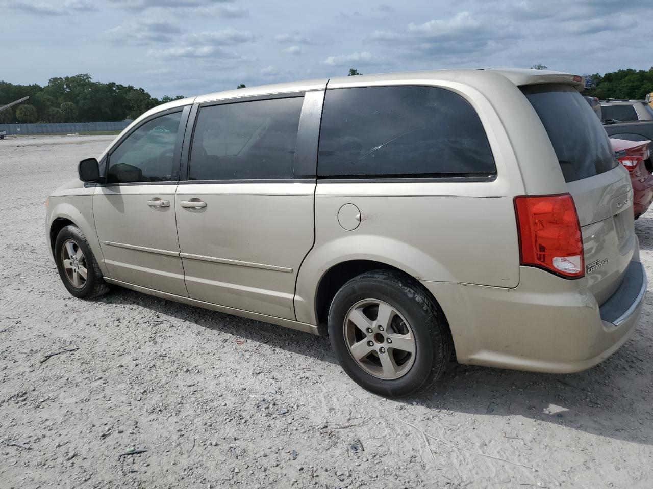 Photo 1 VIN: 2C4RDGCG5DR523216 - DODGE CARAVAN 