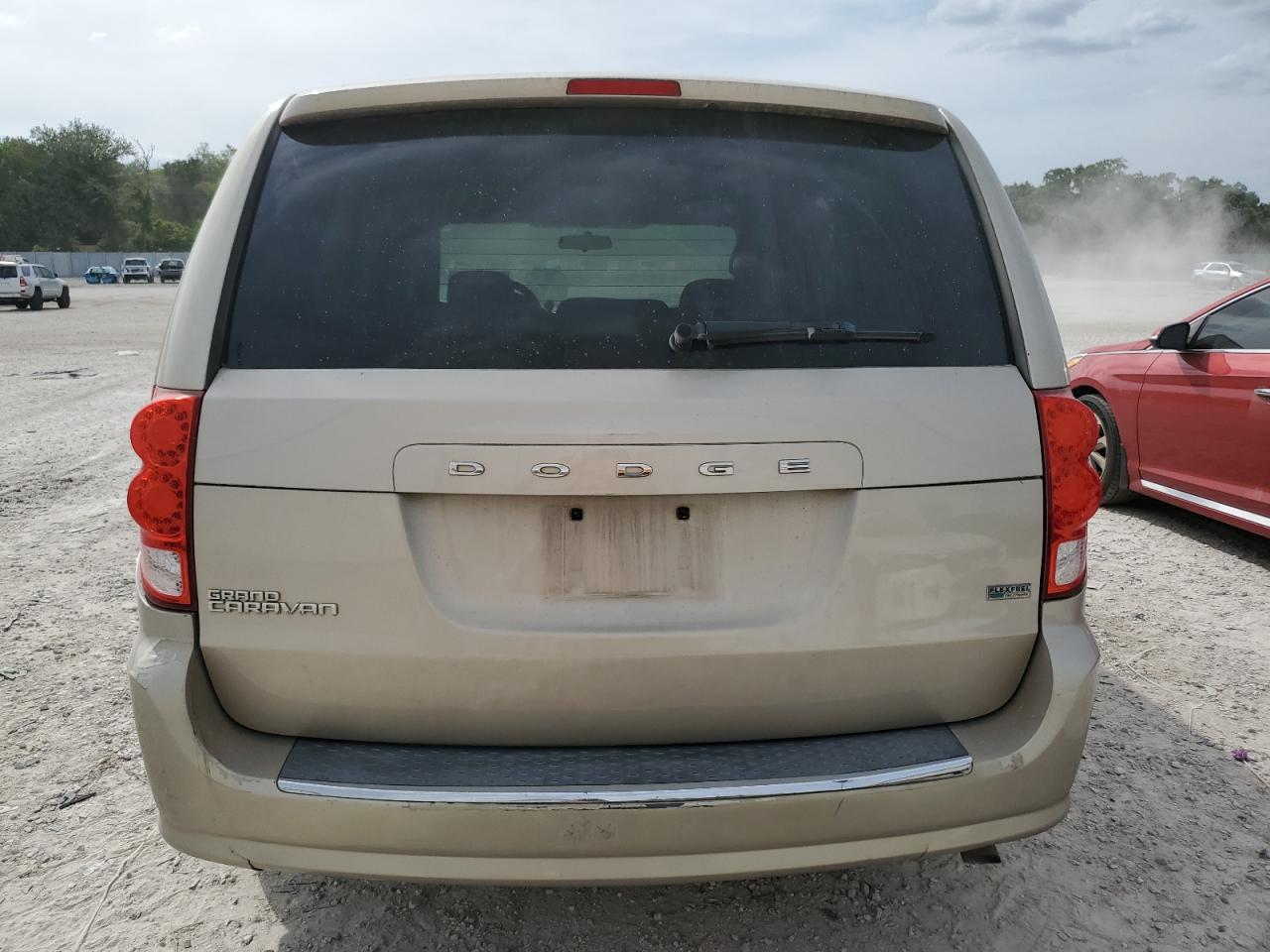 Photo 5 VIN: 2C4RDGCG5DR523216 - DODGE CARAVAN 