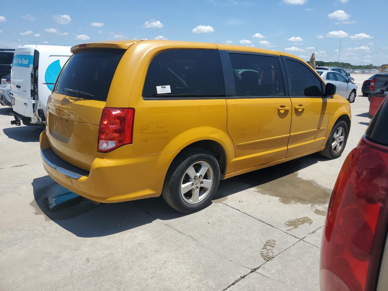 Photo 2 VIN: 2C4RDGCG5DR527895 - DODGE CARAVAN 