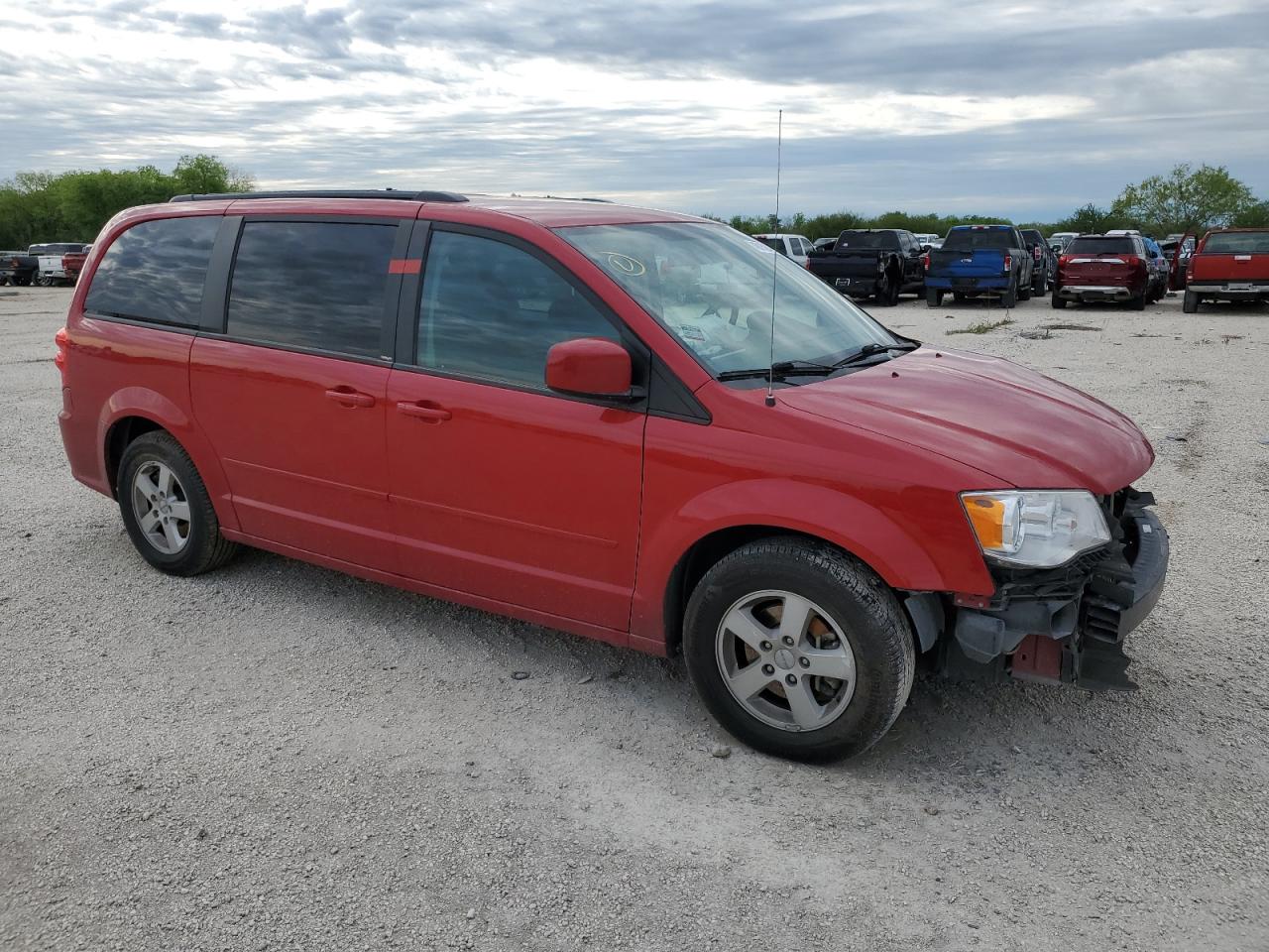 Photo 3 VIN: 2C4RDGCG5DR655232 - DODGE CARAVAN 