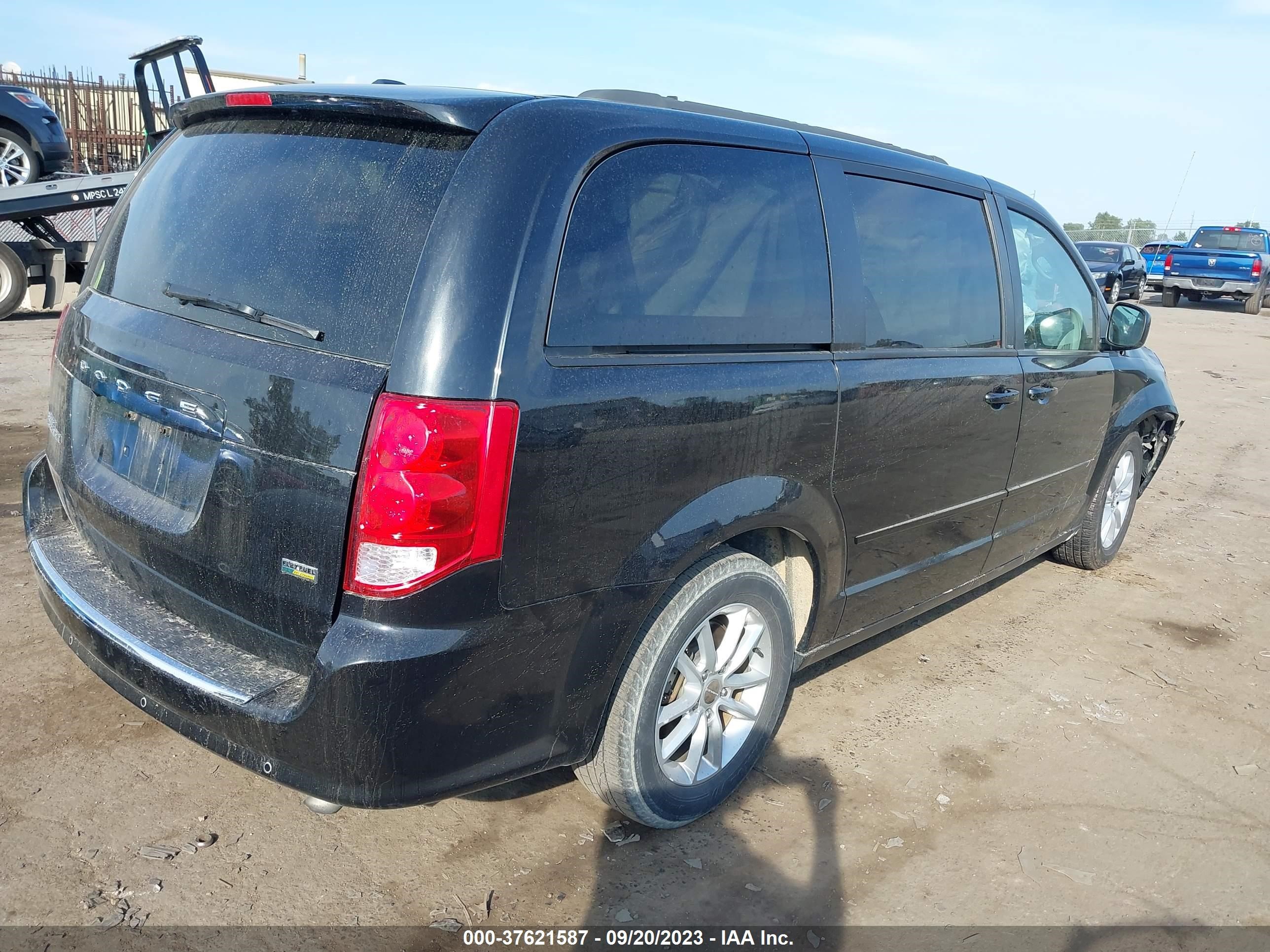 Photo 3 VIN: 2C4RDGCG5DR772180 - DODGE CARAVAN 