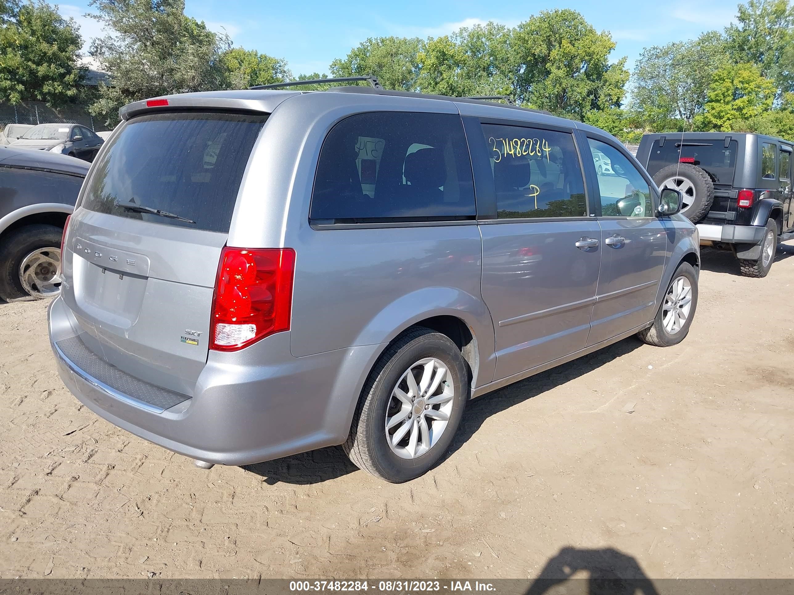 Photo 3 VIN: 2C4RDGCG5ER123139 - DODGE CARAVAN 