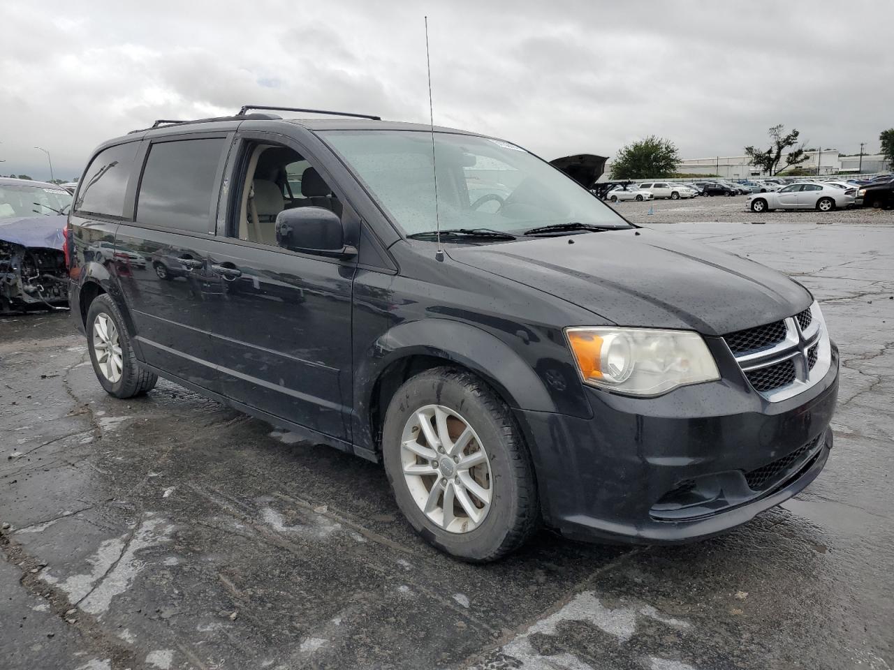 Photo 3 VIN: 2C4RDGCG5ER181333 - DODGE CARAVAN 