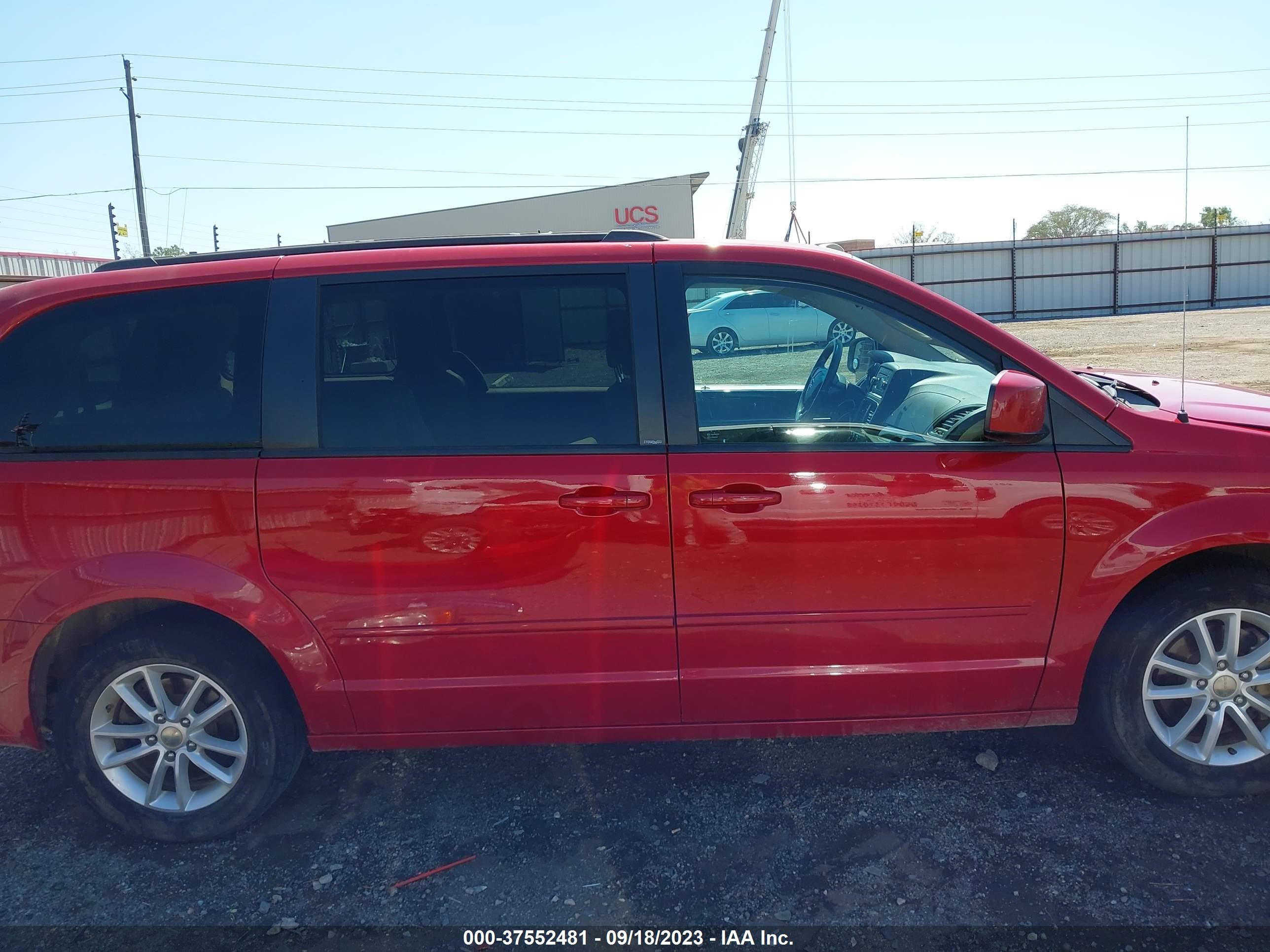 Photo 13 VIN: 2C4RDGCG5ER213634 - DODGE CARAVAN 