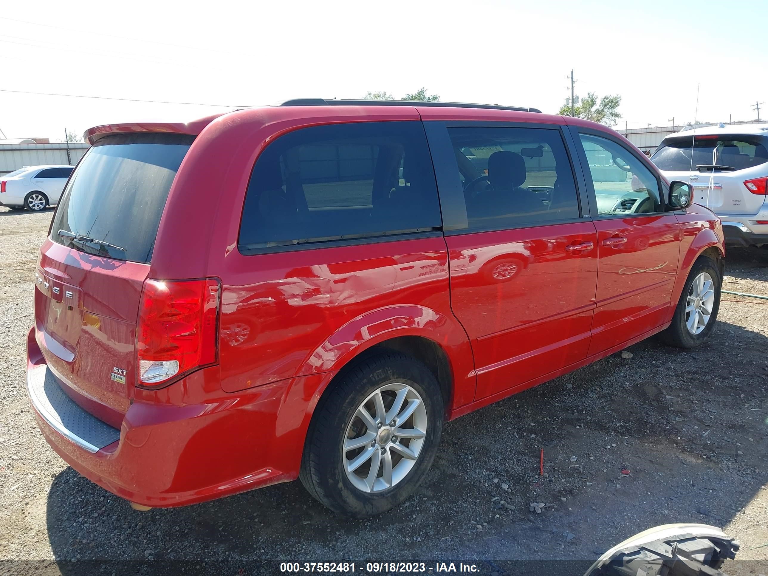 Photo 3 VIN: 2C4RDGCG5ER213634 - DODGE CARAVAN 