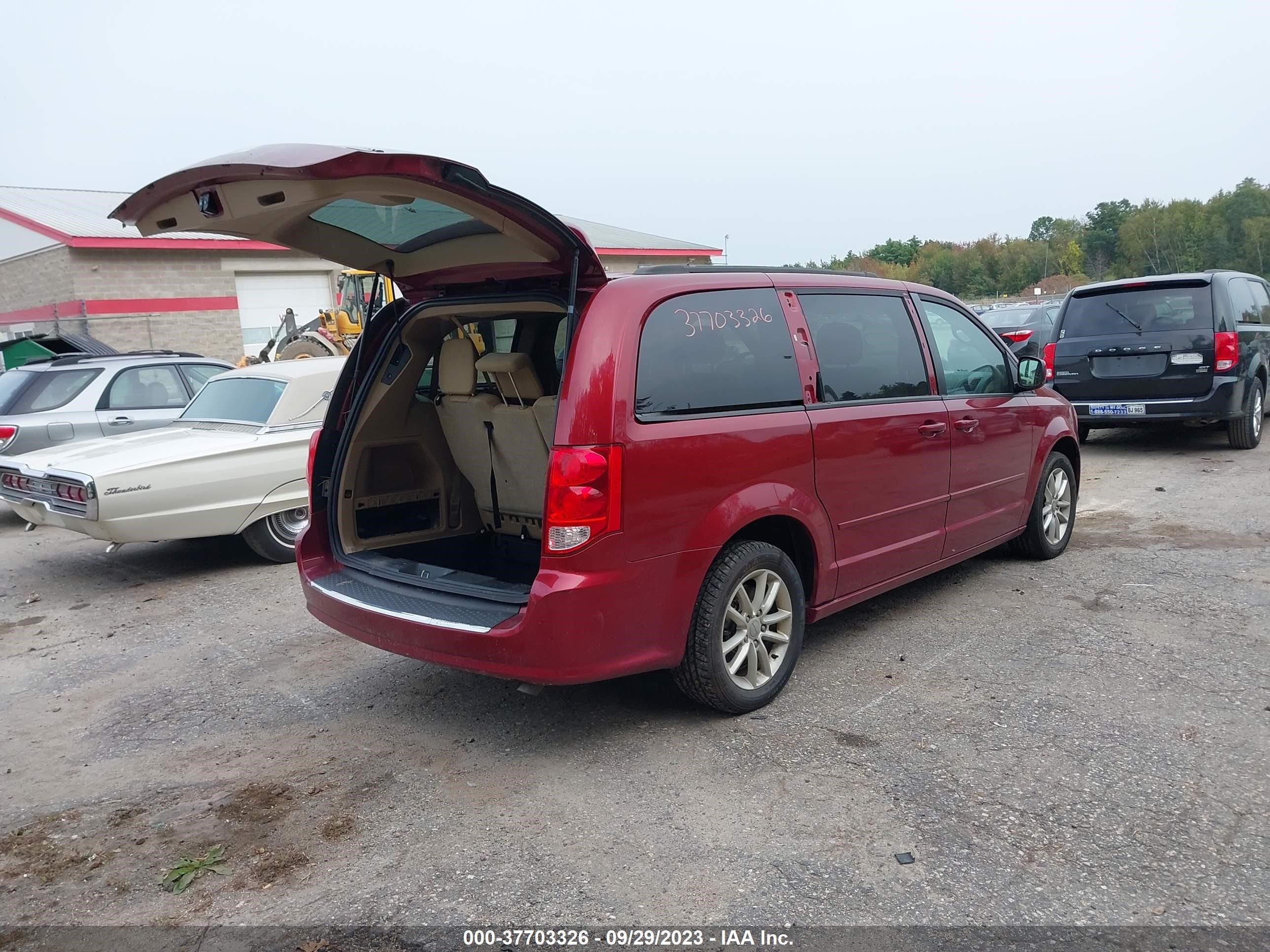 Photo 3 VIN: 2C4RDGCG5FR527706 - DODGE CARAVAN 