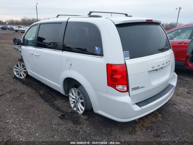 Photo 2 VIN: 2C4RDGCG5JR324940 - DODGE GRAND CARAVAN 