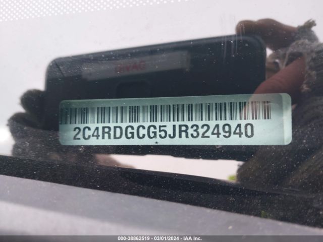 Photo 8 VIN: 2C4RDGCG5JR324940 - DODGE GRAND CARAVAN 