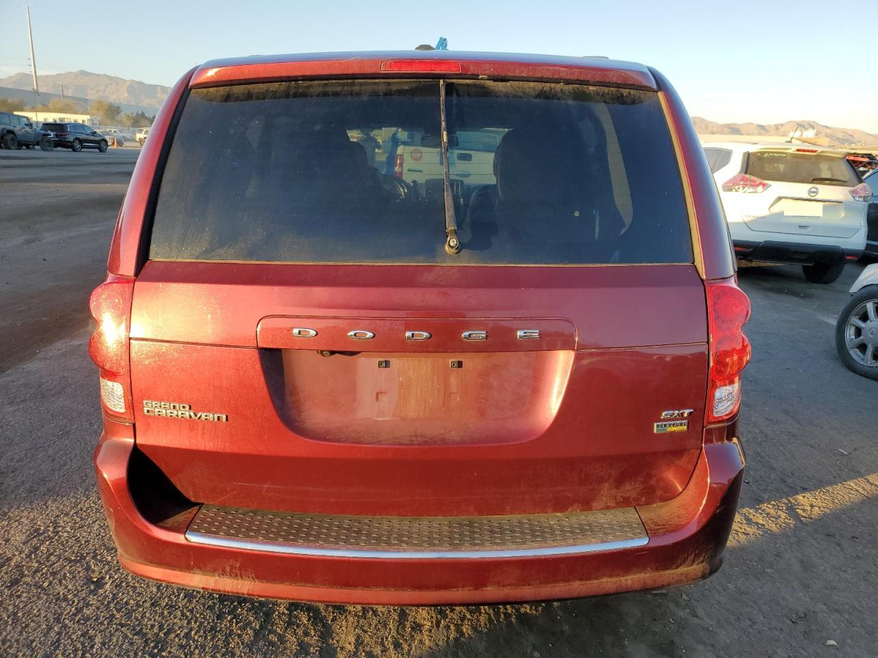 Photo 5 VIN: 2C4RDGCG5KR621353 - DODGE CARAVAN 