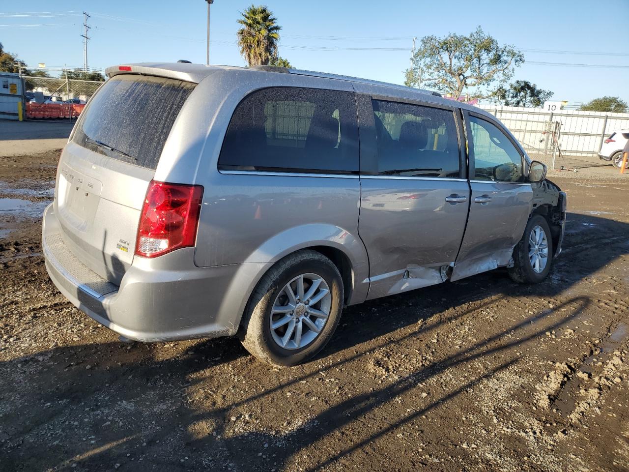 Photo 2 VIN: 2C4RDGCG5KR752783 - DODGE CARAVAN 