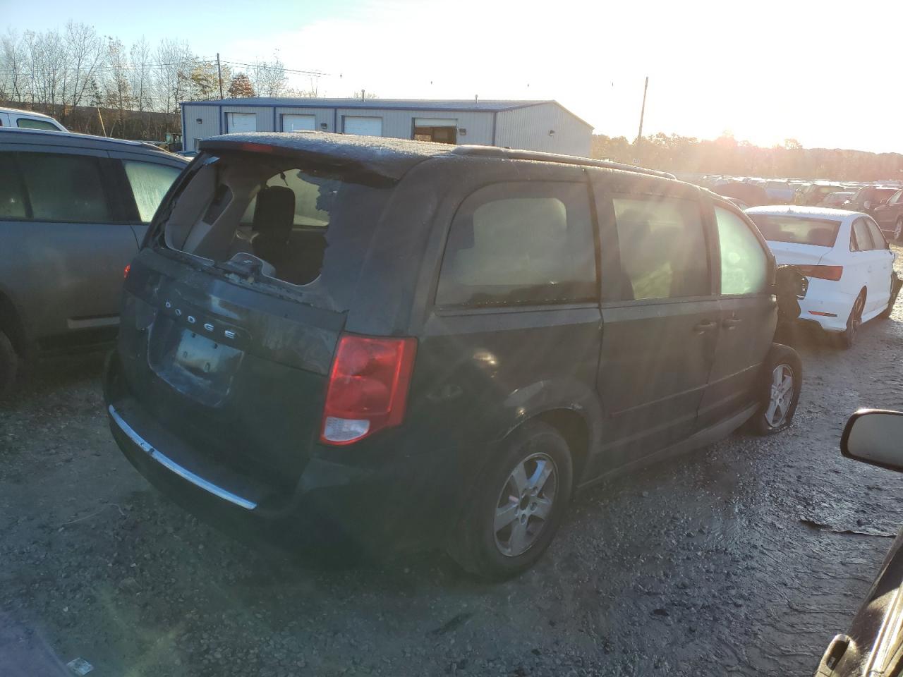 Photo 2 VIN: 2C4RDGCG6CR149505 - DODGE CARAVAN 