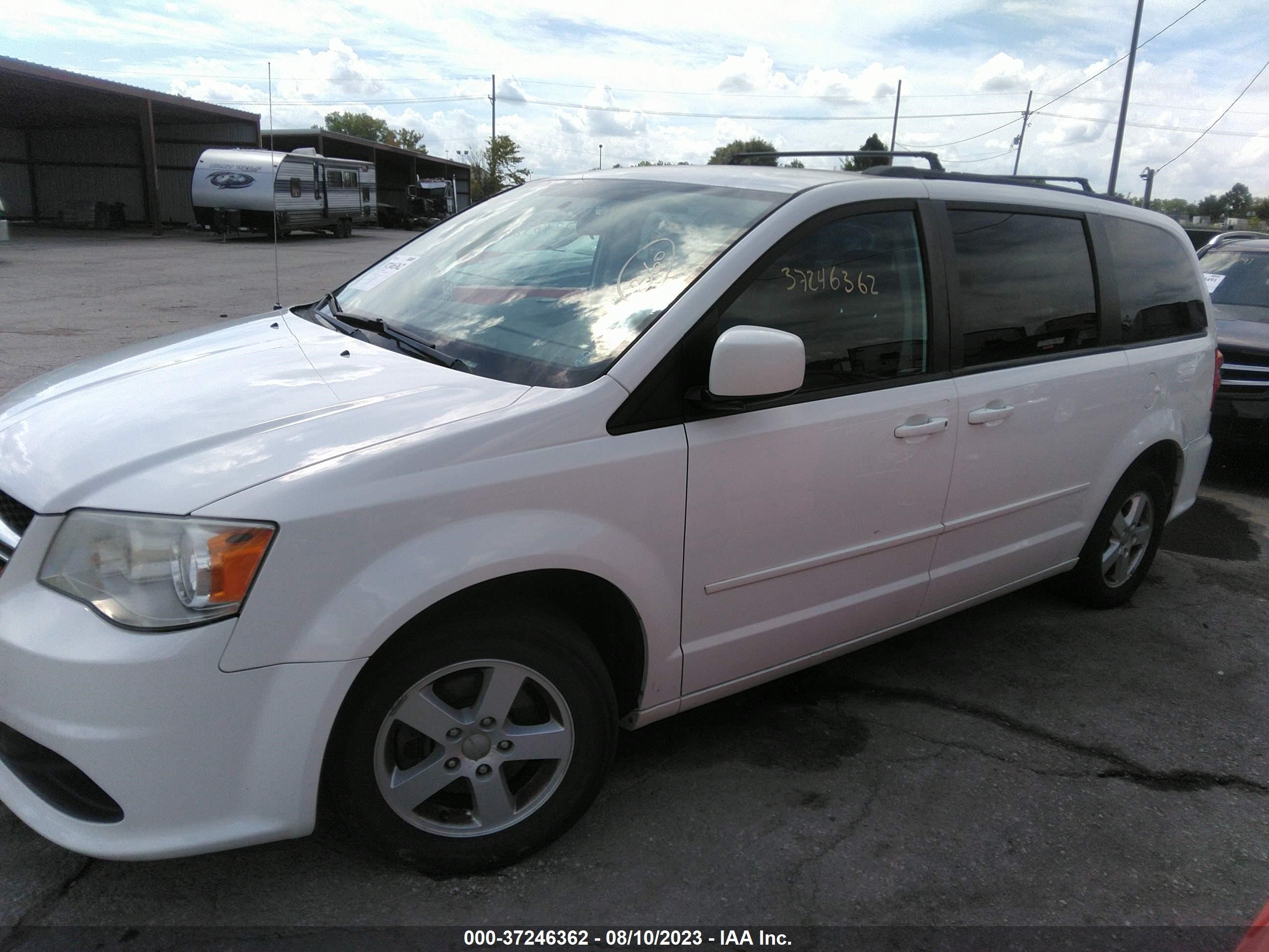 Photo 13 VIN: 2C4RDGCG6DR523192 - DODGE CARAVAN 