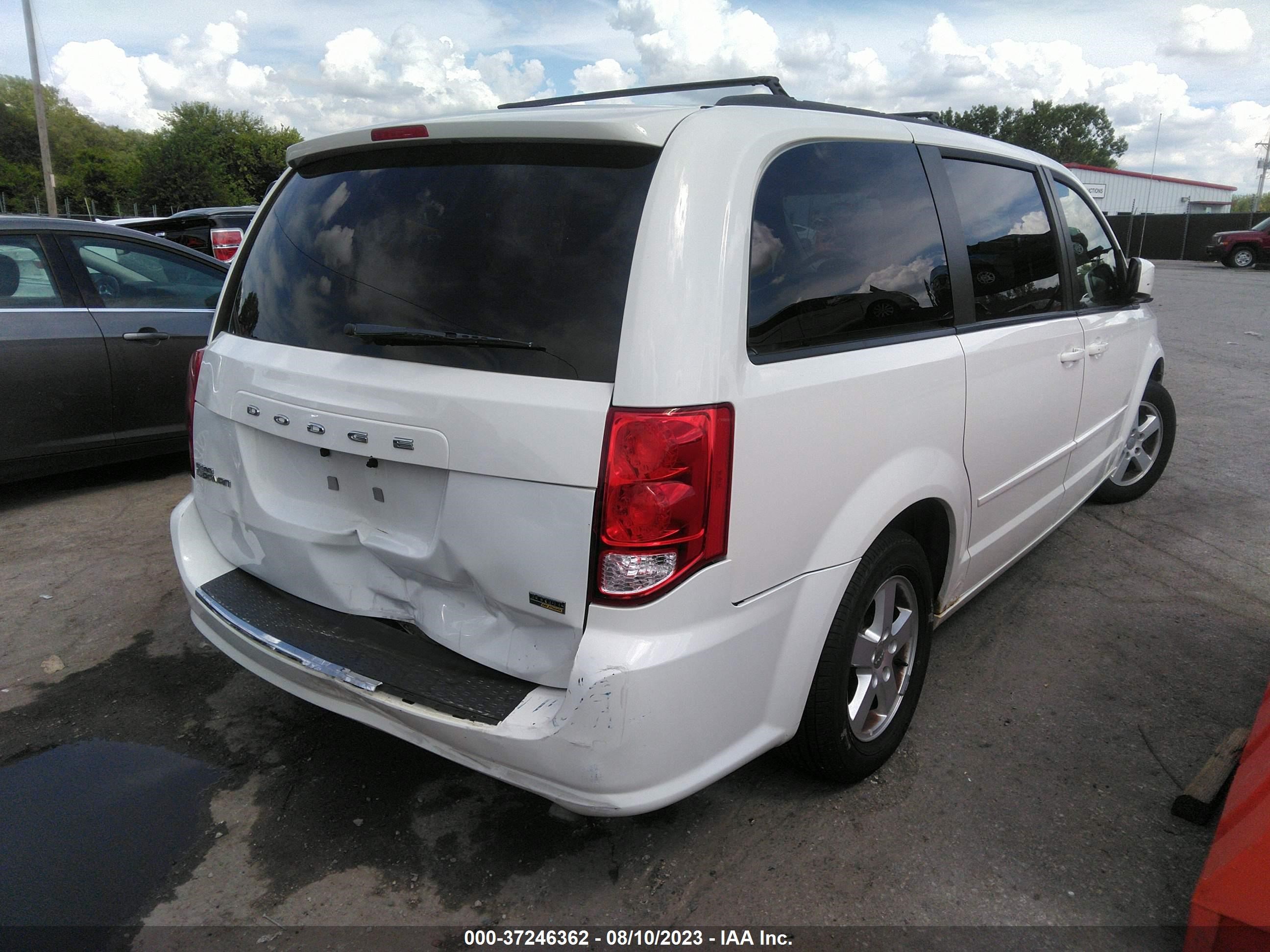 Photo 3 VIN: 2C4RDGCG6DR523192 - DODGE CARAVAN 