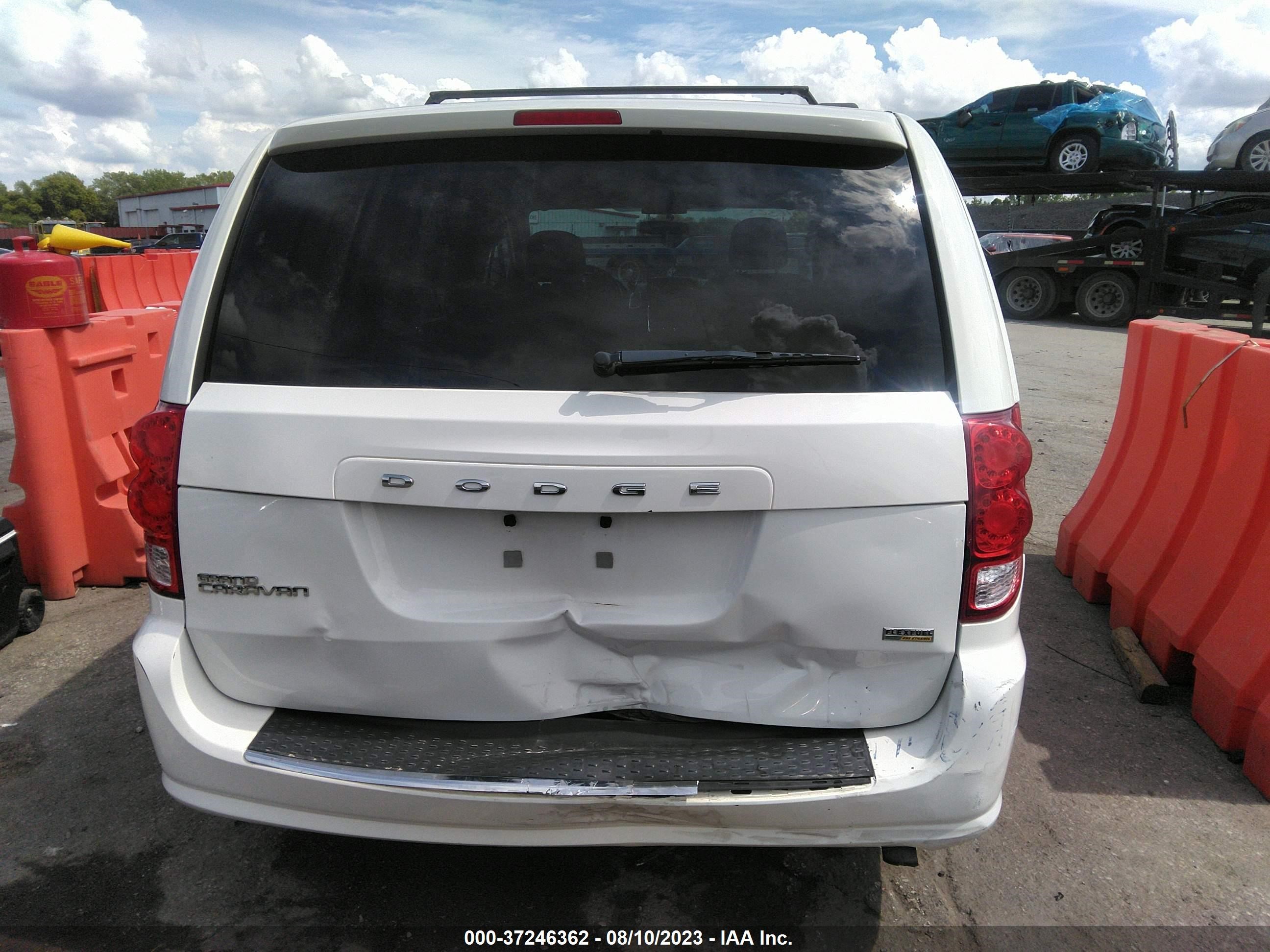 Photo 5 VIN: 2C4RDGCG6DR523192 - DODGE CARAVAN 