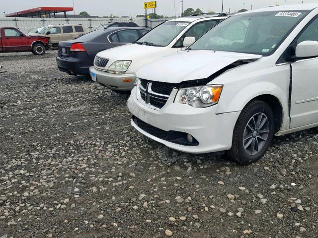 Photo 8 VIN: 2C4RDGCG6HR581356 - DODGE CARAVAN 