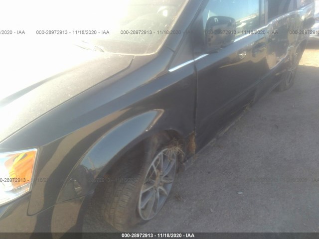 Photo 5 VIN: 2C4RDGCG6HR600438 - DODGE GRAND CARAVAN 