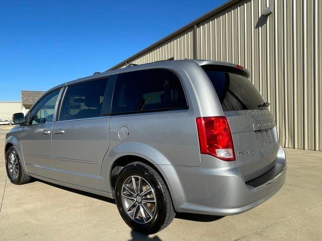 Photo 2 VIN: 2C4RDGCG6HR779368 - DODGE CARAVAN 