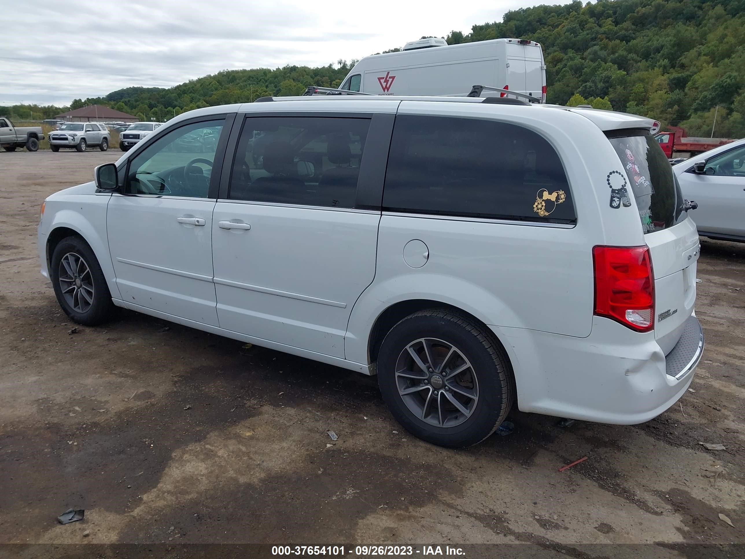 Photo 2 VIN: 2C4RDGCG6HR790323 - DODGE CARAVAN 