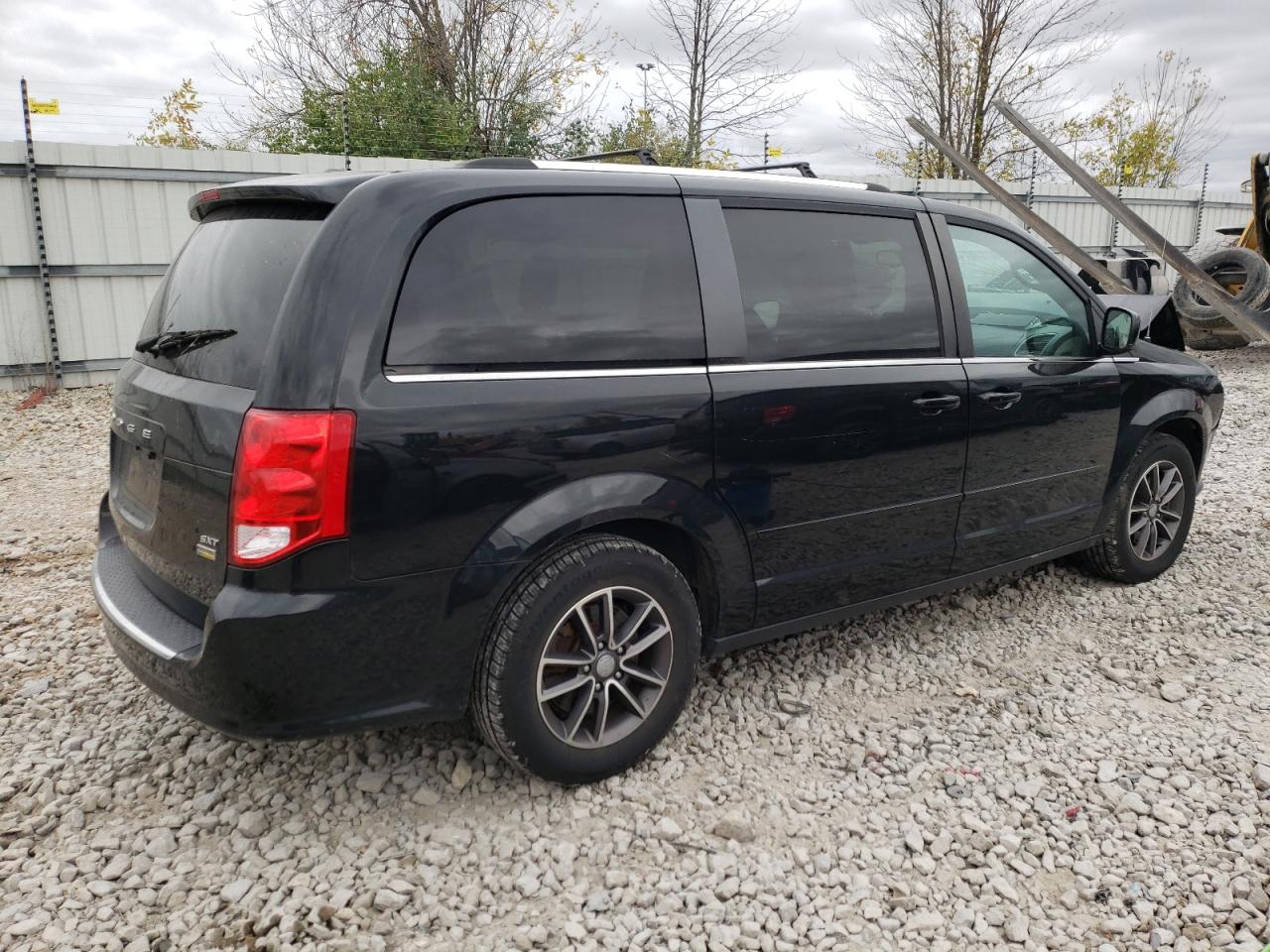 Photo 2 VIN: 2C4RDGCG6HR851587 - DODGE CARAVAN 