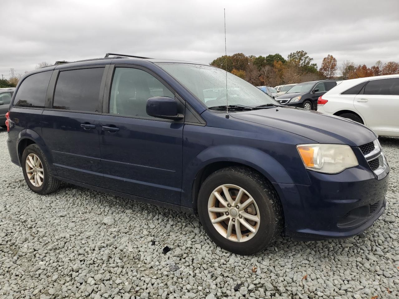 Photo 3 VIN: 2C4RDGCG7DR538414 - DODGE CARAVAN 