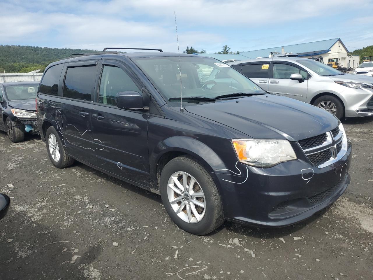 Photo 3 VIN: 2C4RDGCG7DR820746 - DODGE CARAVAN 