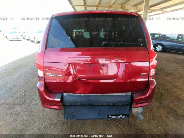 Photo 5 VIN: 2C4RDGCG7ER120890 - DODGE GRAND CARAVAN 