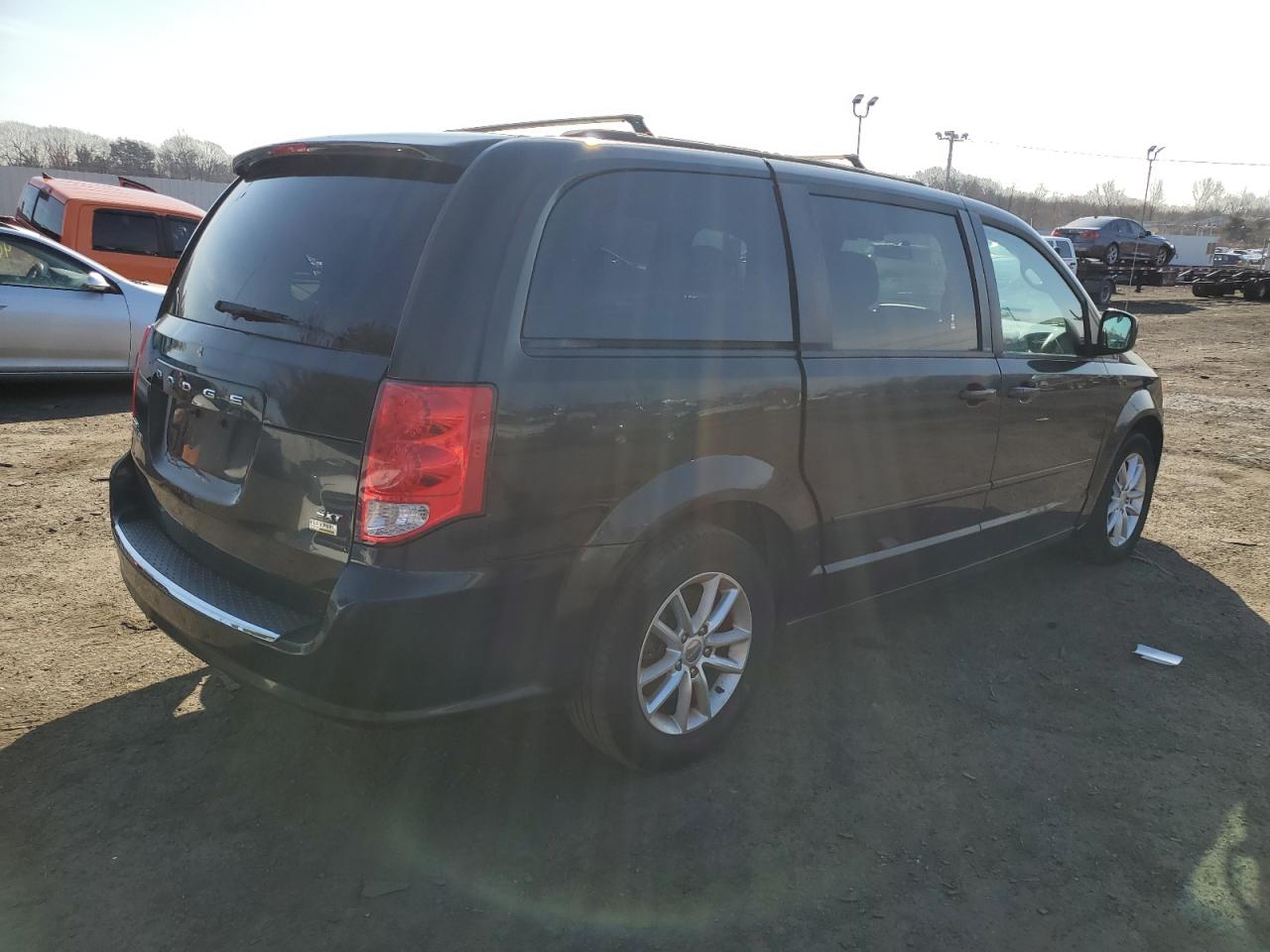 Photo 2 VIN: 2C4RDGCG7ER121618 - DODGE CARAVAN 