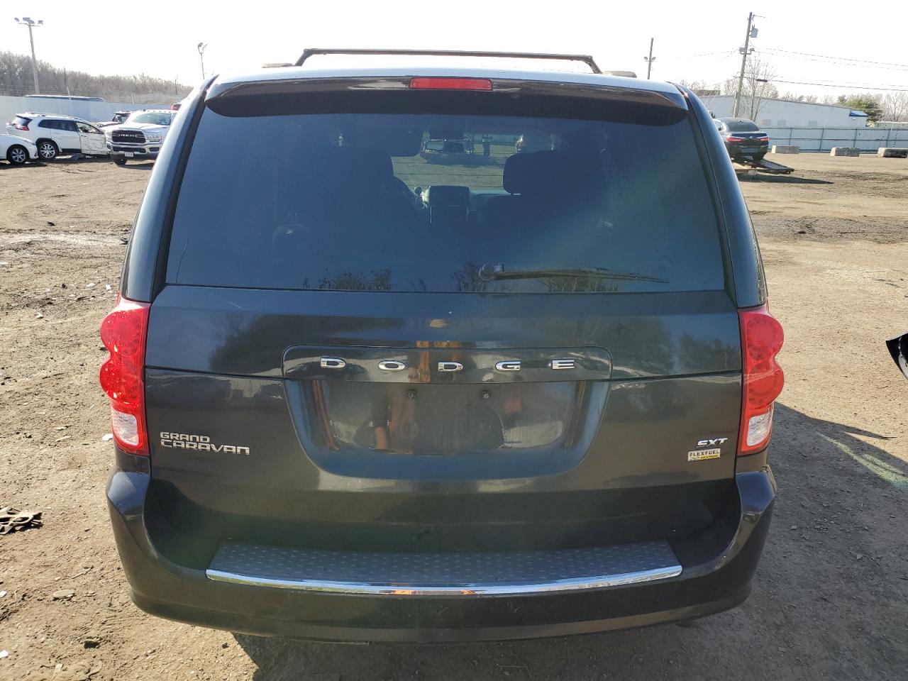 Photo 5 VIN: 2C4RDGCG7ER121618 - DODGE CARAVAN 