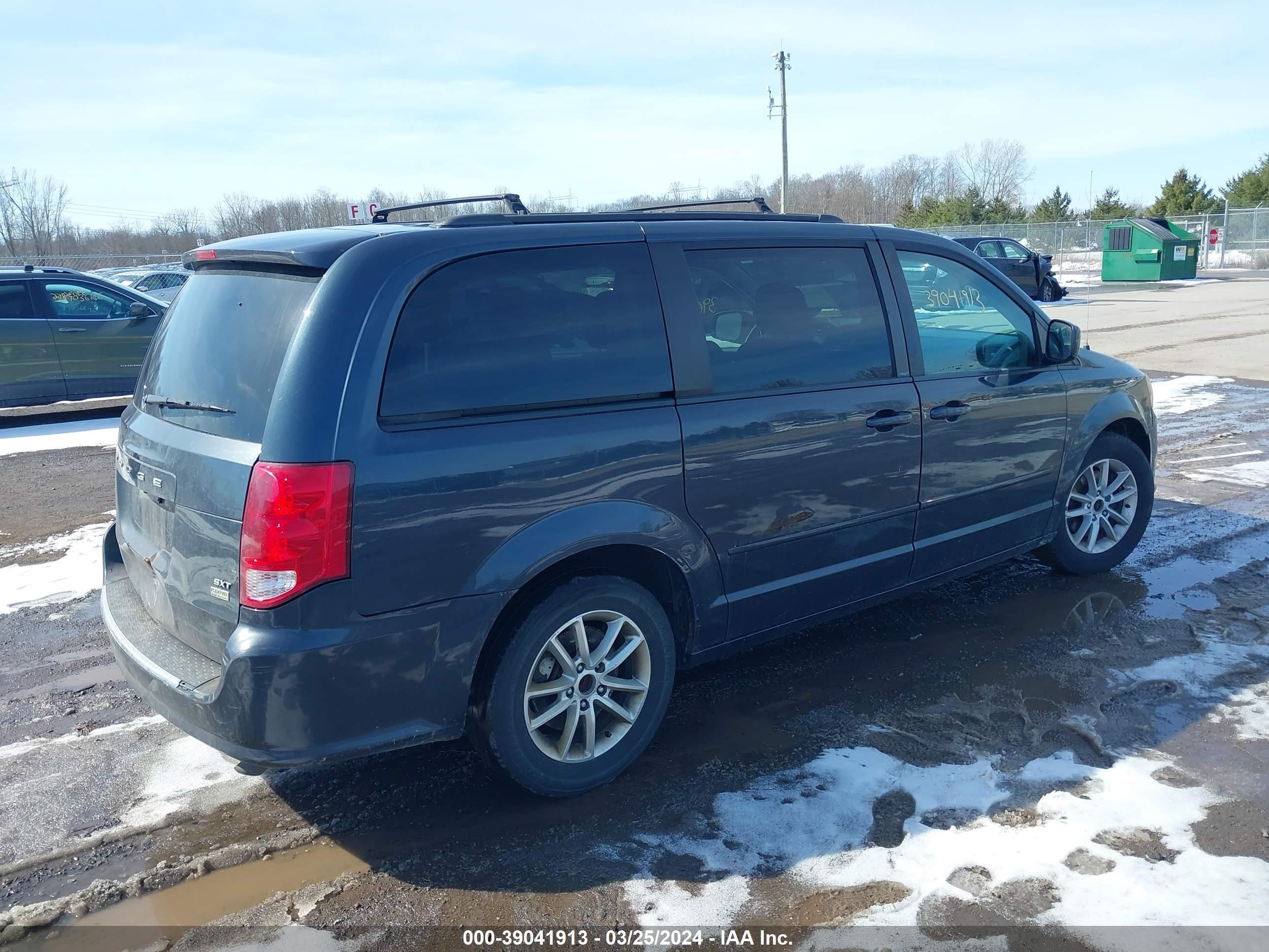 Photo 3 VIN: 2C4RDGCG7ER262429 - DODGE CARAVAN 