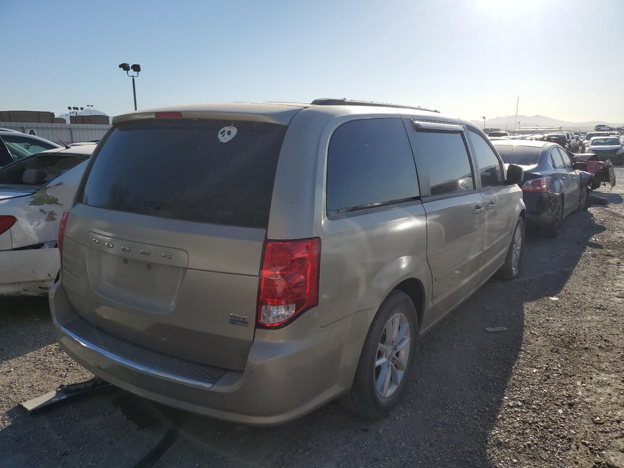 Photo 2 VIN: 2C4RDGCG7ER352051 - DODGE CARAVAN 